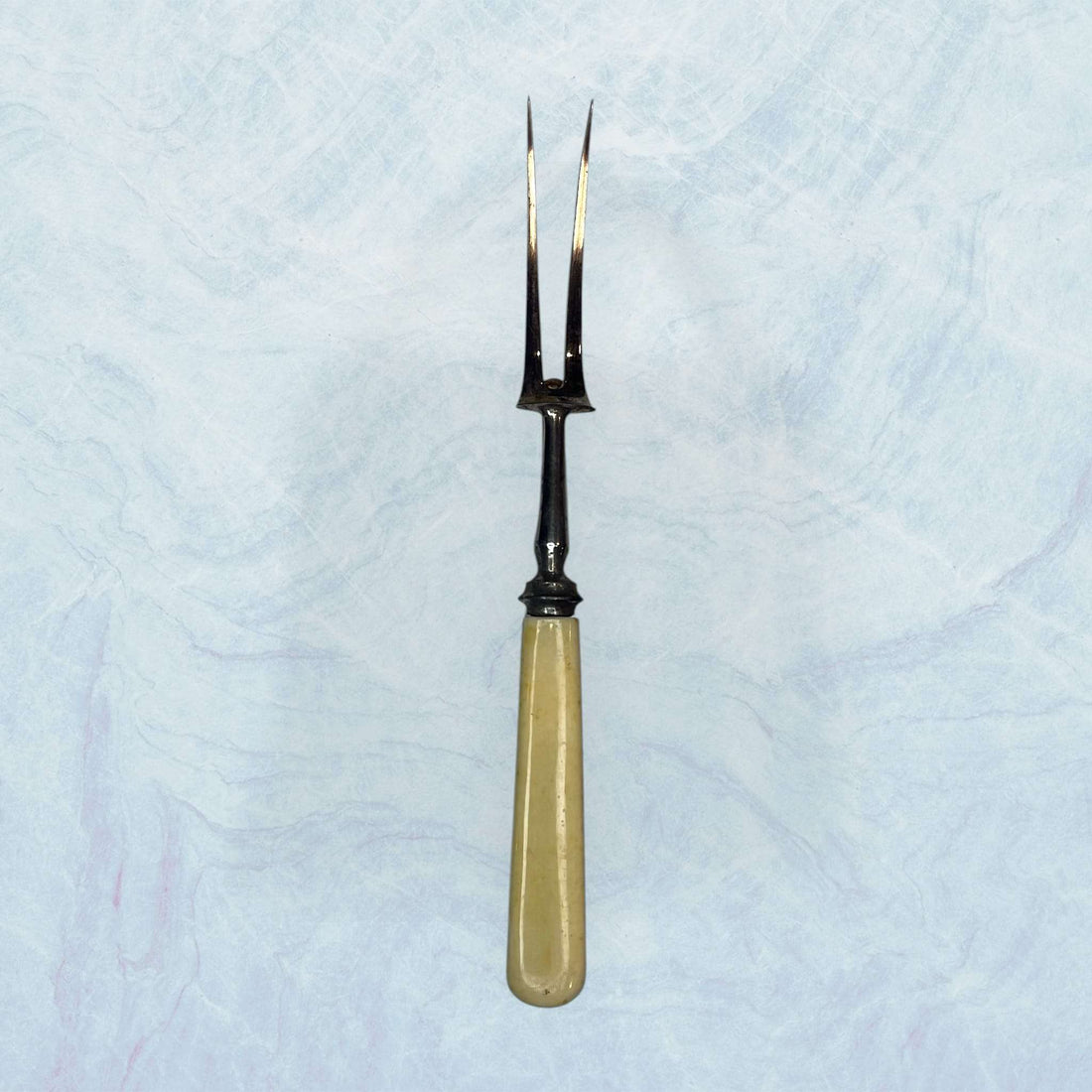 Tenedor de trinchar antiguo clásico único y decorativo - Cositas Antiguas – La Guadaña, Anticuarios Online en Jerez , vender antigüedades, muebles antiguos