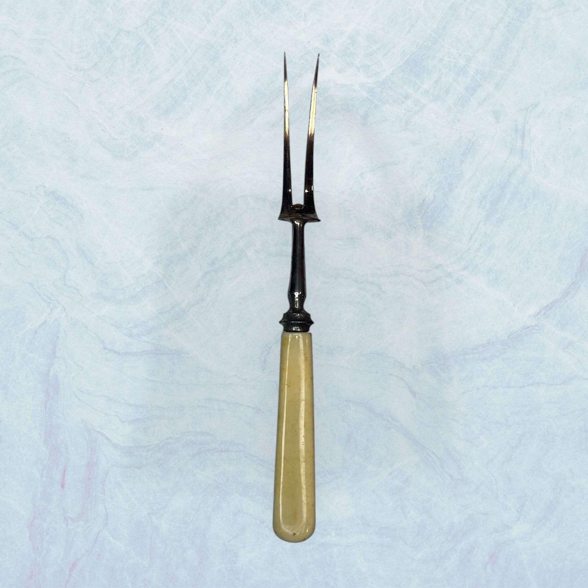 Tenedor de trinchar antiguo clásico único y decorativo - Cositas Antiguas – La Guadaña, Anticuarios Online en Jerez , vender antigüedades, muebles antiguos