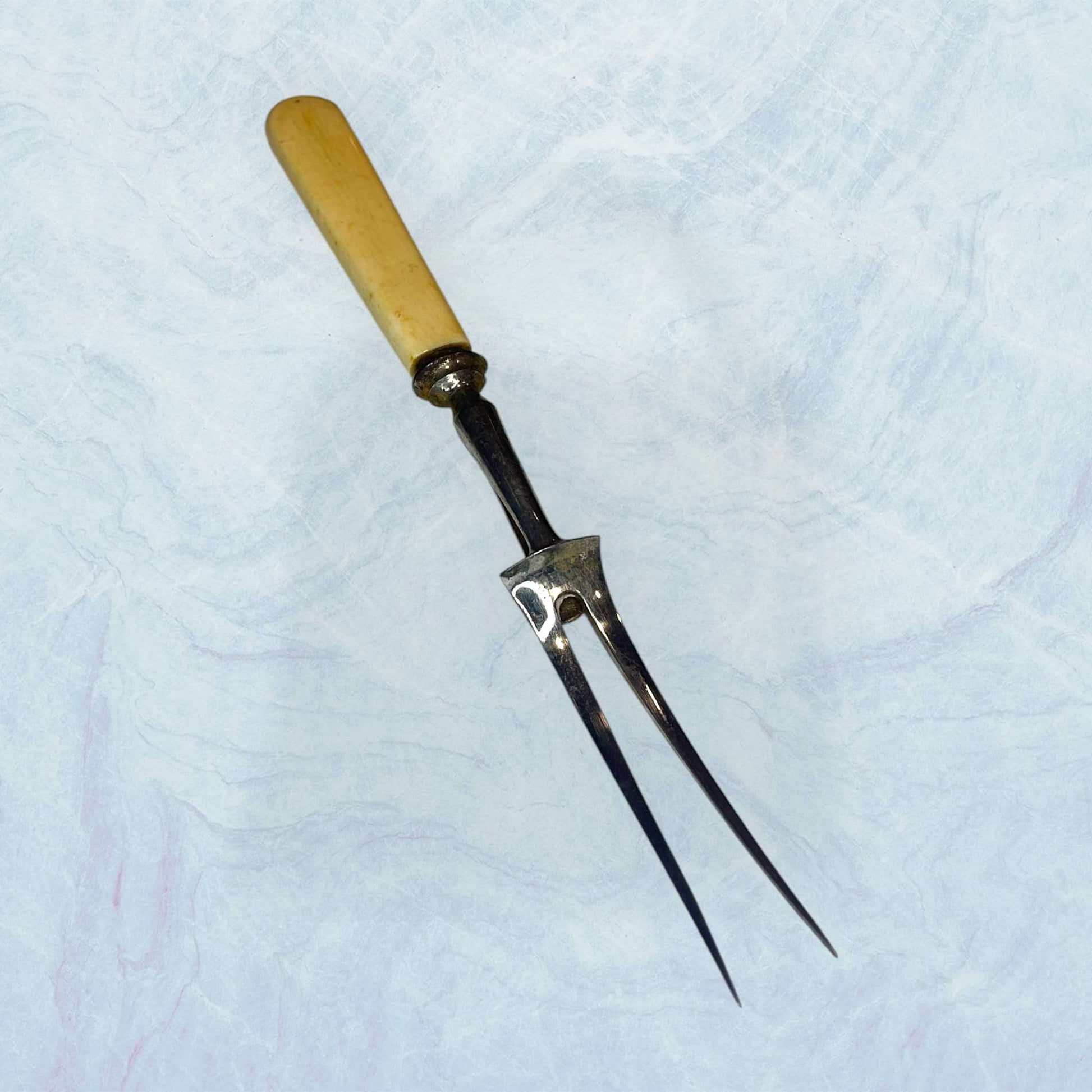 Tenedor de trinchar antiguo clásico único y decorativo - Cositas Antiguas – La Guadaña, Anticuarios Online en Jerez , vender antigüedades, muebles antiguos