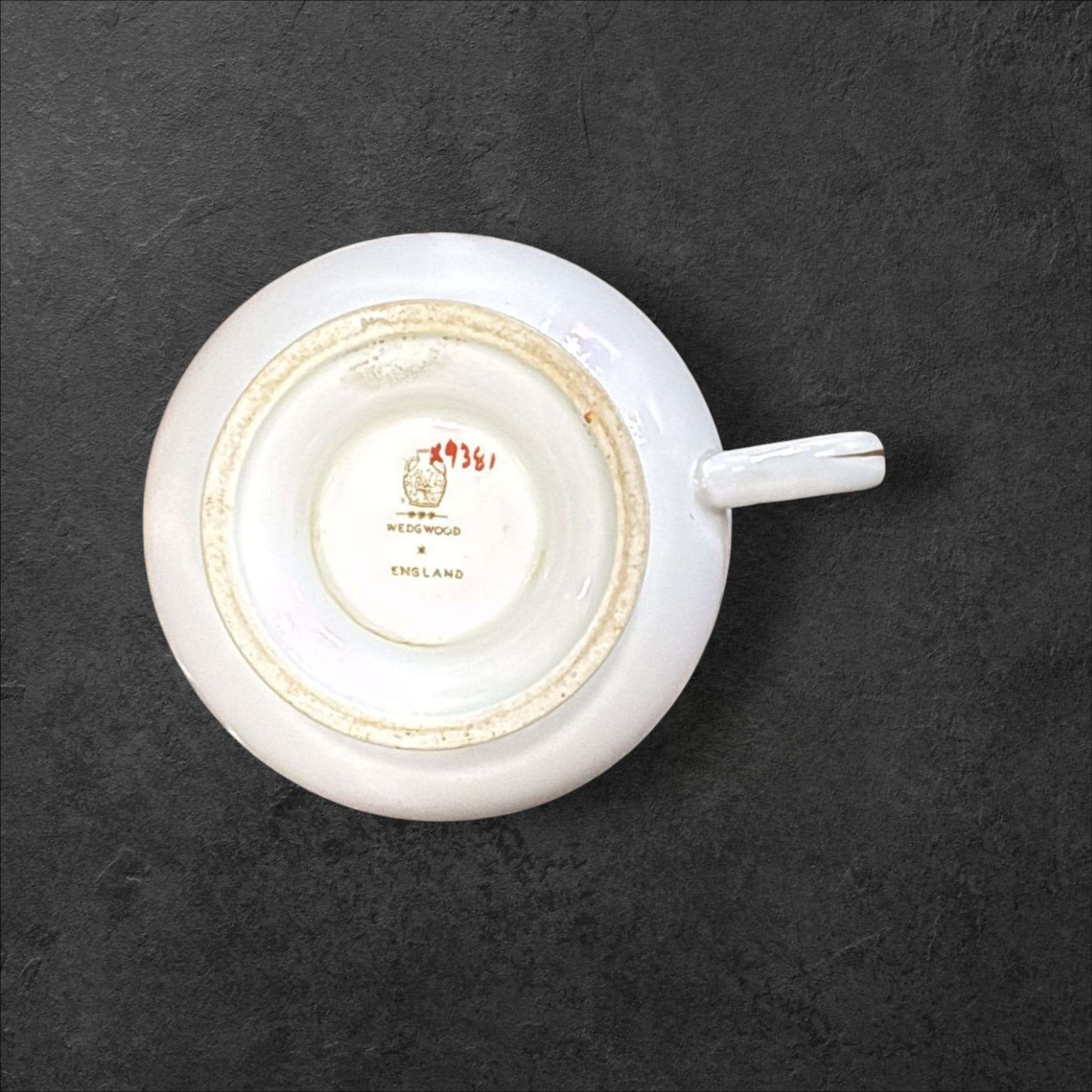 Taza de colección Wedgwood Inglaterra en porcelana clásica - Cositas Antiguas – La Guadaña, Anticuarios Online en Jerez , vender antigüedades, muebles antiguos