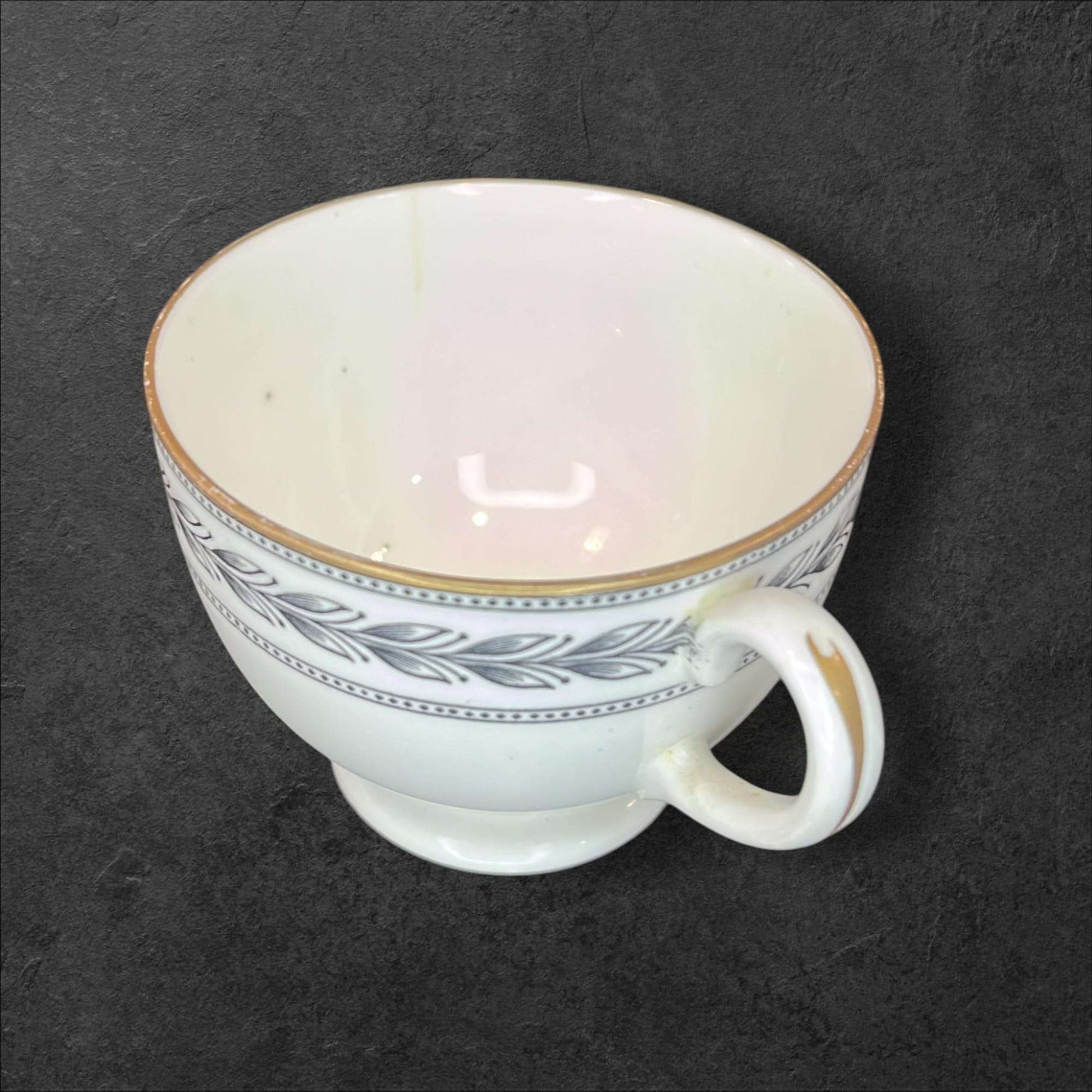 Taza de colección Wedgwood Inglaterra en porcelana clásica - Cositas Antiguas – La Guadaña, Anticuarios Online en Jerez , vender antigüedades, muebles antiguos