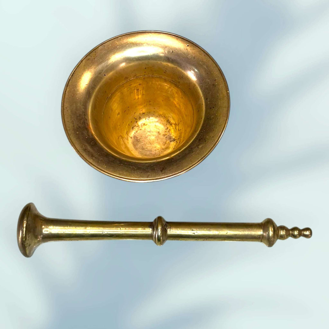 Mortero de bronce macizo con maja artesanal clásica - Cositas Antiguas – La Guadaña, Anticuarios Online en Jerez , vender antigüedades, muebles antiguos