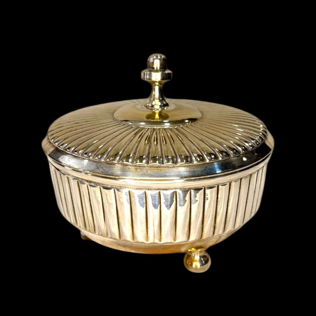 Joyero de metal plateado con tapa acanalada clásica - Cositas Antiguas – La Guadaña, Anticuarios Online en Jerez , vender antigüedades, muebles antiguos