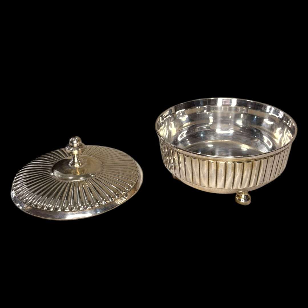 Joyero de metal plateado con tapa acanalada clásica - Cositas Antiguas – La Guadaña, Anticuarios Online en Jerez , vender antigüedades, muebles antiguos