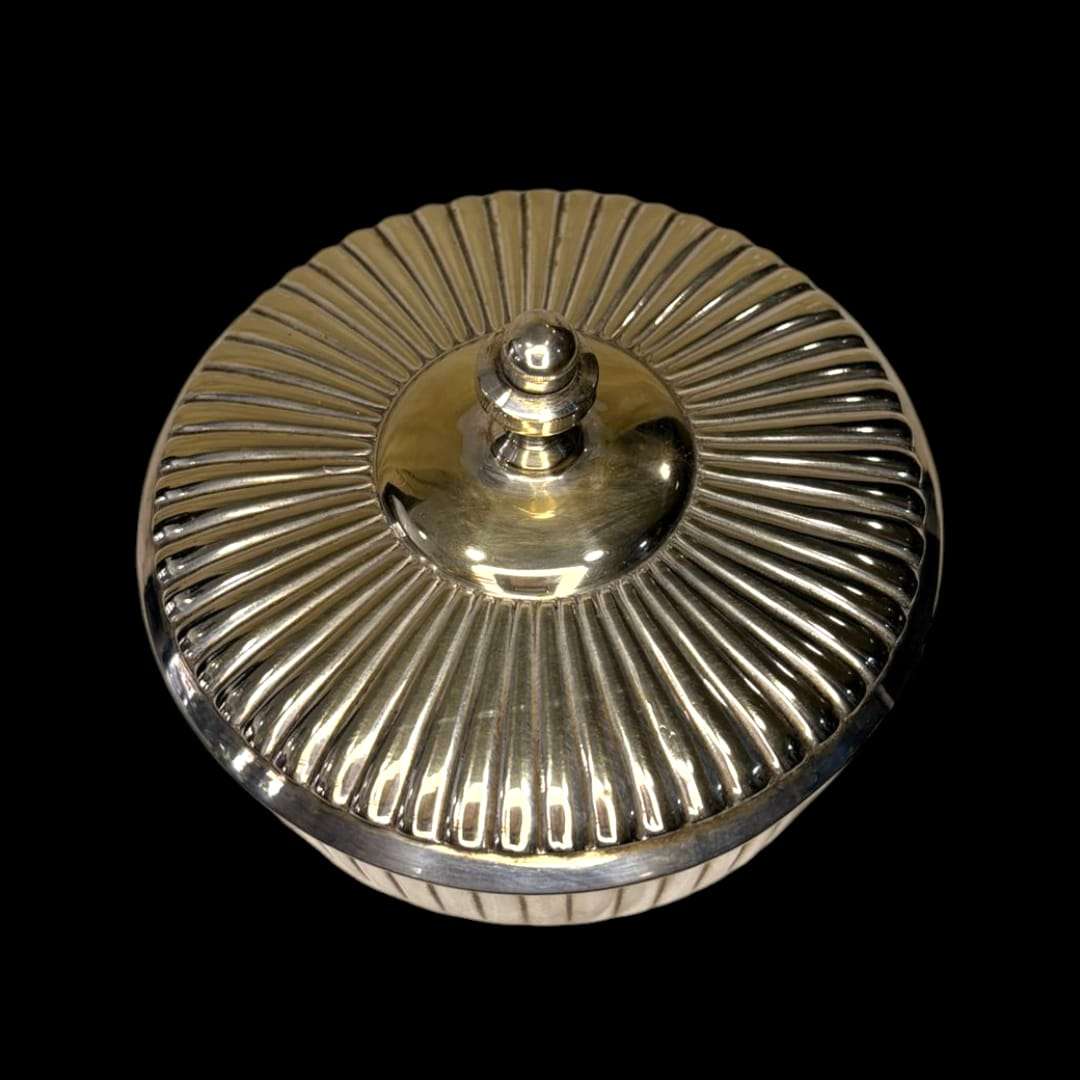 Joyero de metal plateado con tapa acanalada clásica - Cositas Antiguas – La Guadaña, Anticuarios Online en Jerez , vender antigüedades, muebles antiguos