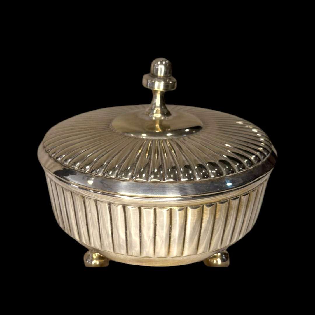 Joyero de metal plateado con tapa acanalada clásica - Cositas Antiguas – La Guadaña, Anticuarios Online en Jerez , vender antigüedades, muebles antiguos