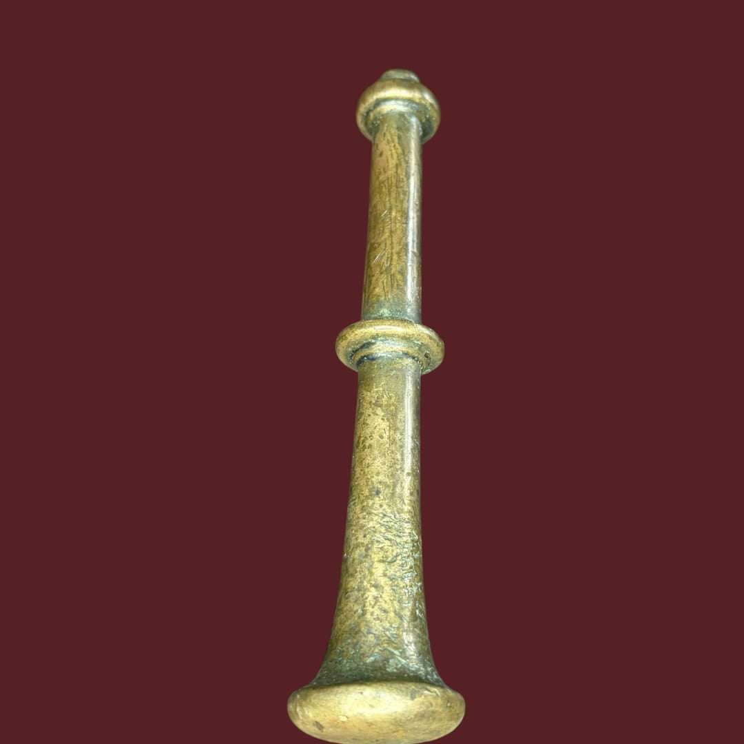 Mortero de bronce macizo con maja tradicional - Cositas Antiguas – La Guadaña, Anticuarios Online en Jerez , vender antigüedades, muebles antiguos