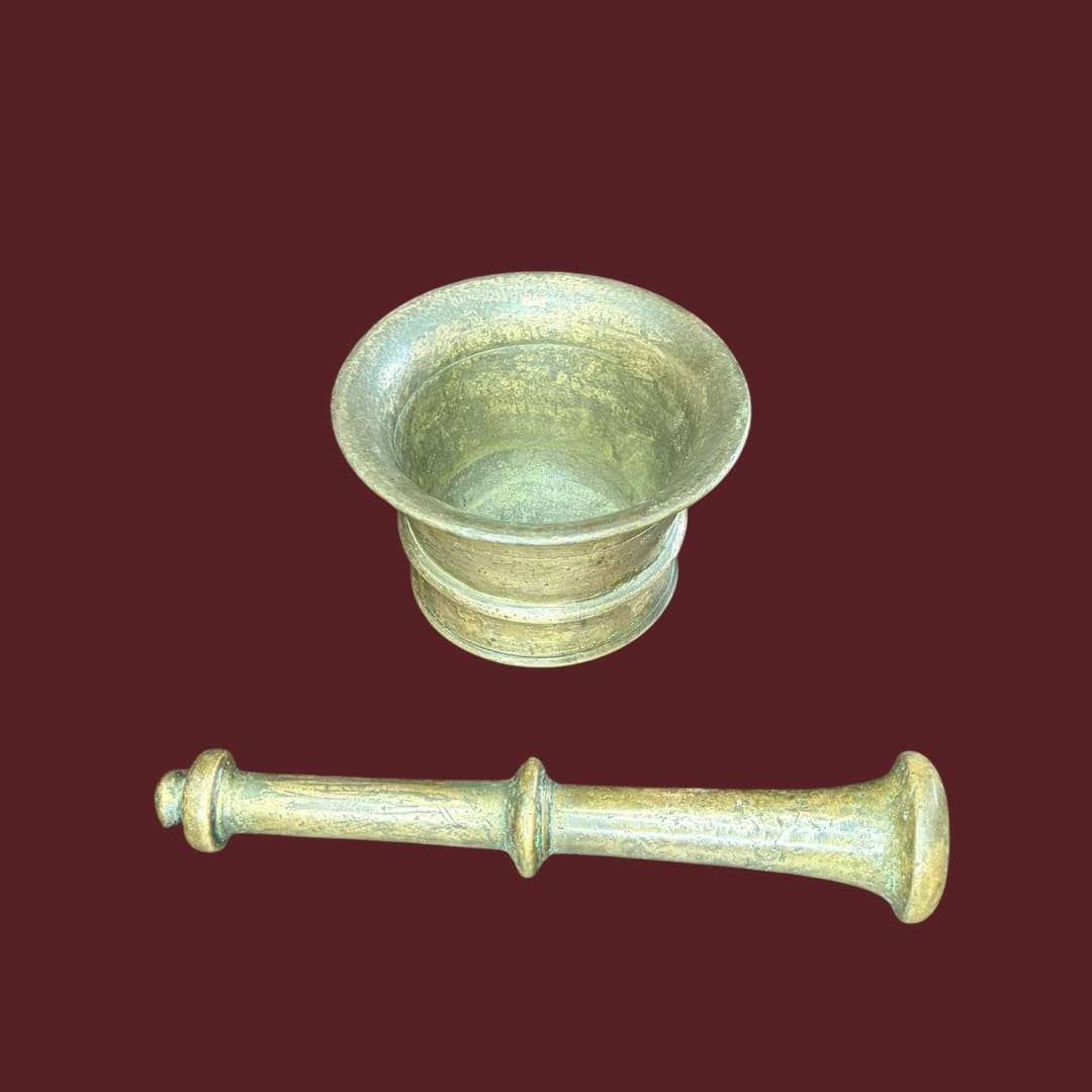 Mortero de bronce macizo con maja tradicional - Cositas Antiguas – La Guadaña, Anticuarios Online en Jerez , vender antigüedades, muebles antiguos