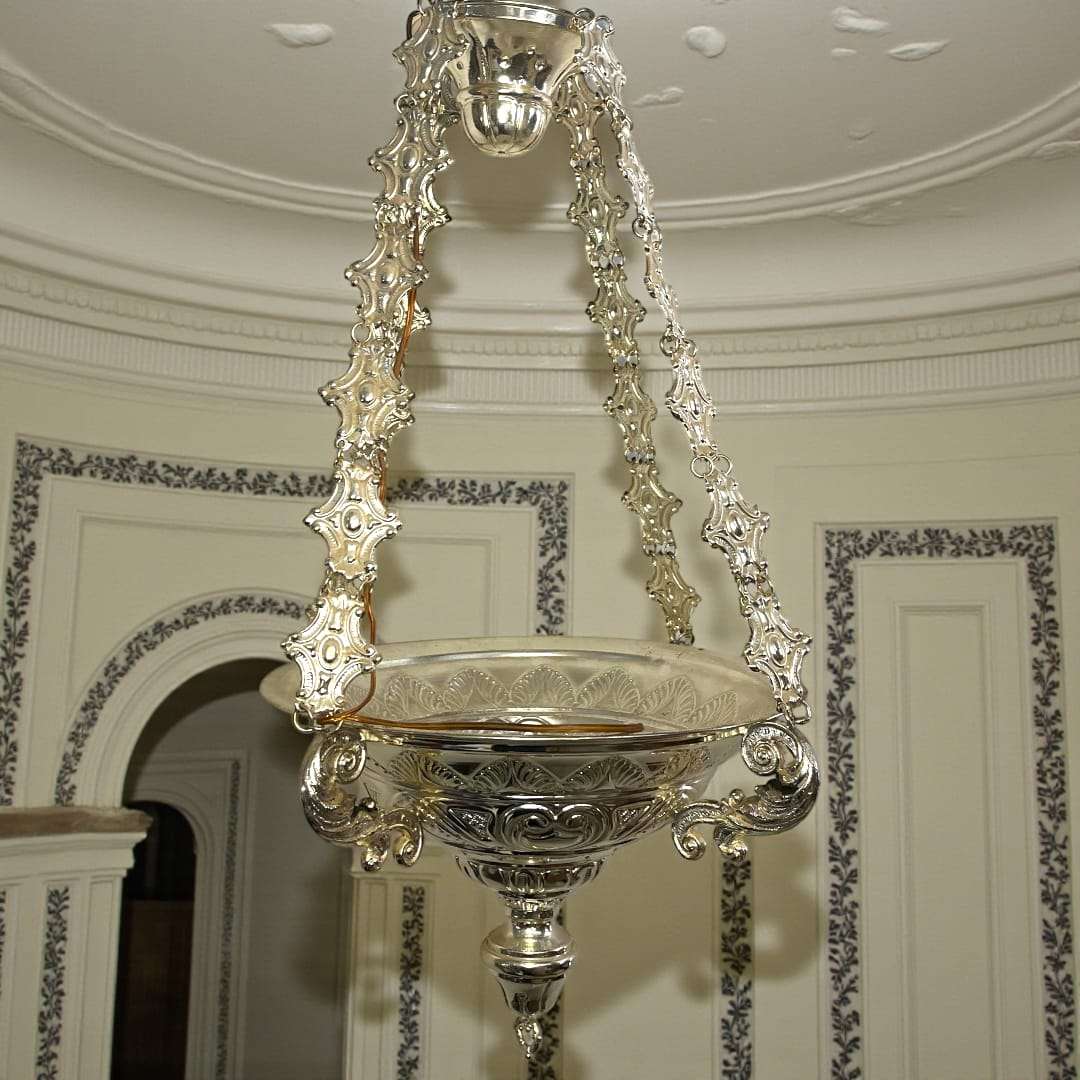 Lámpara Votiva de metal plateado colgante ornamental - Cositas Antiguas – La Guadaña, Anticuarios Online en Jerez , vender antigüedades, muebles antiguos