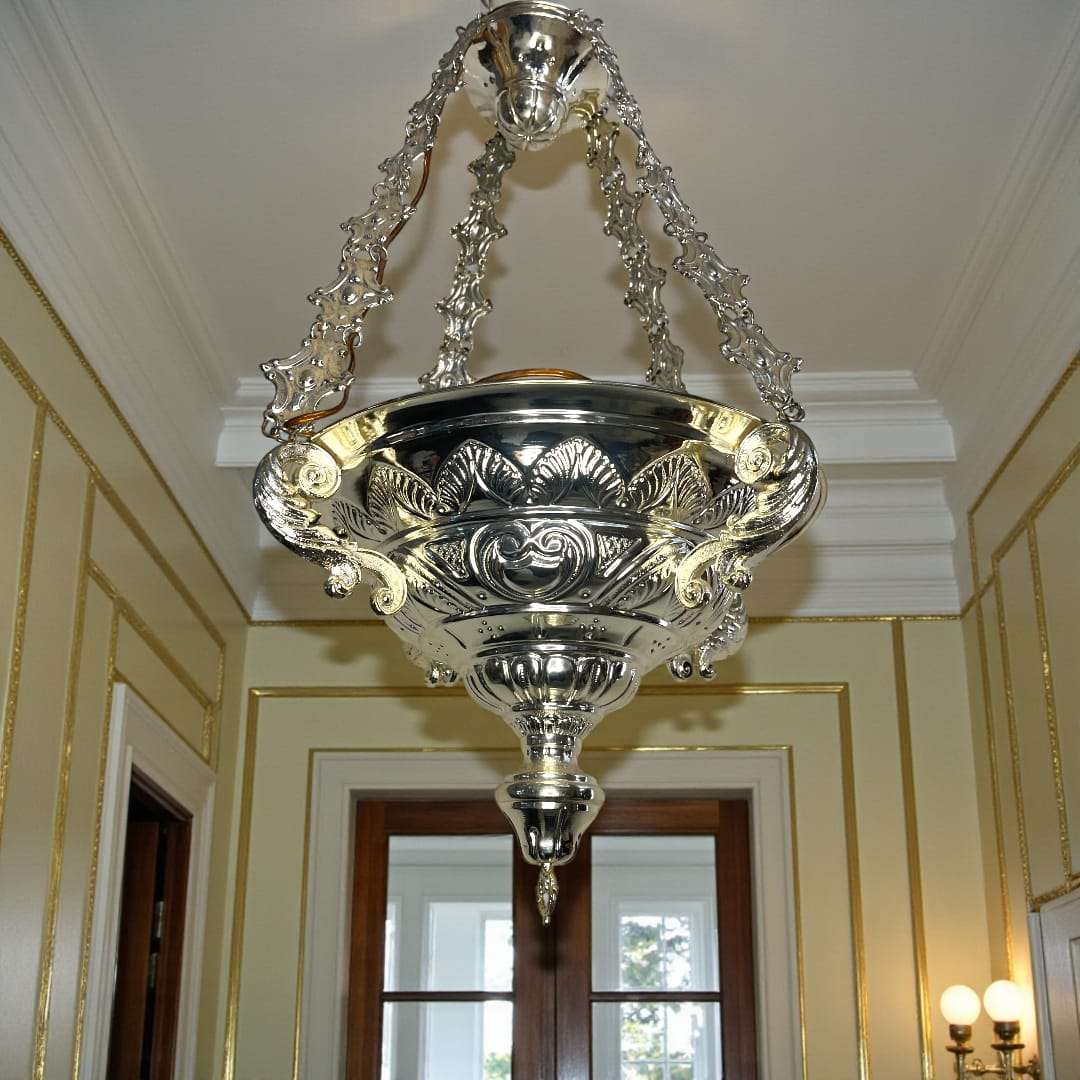 Lámpara Votiva de metal plateado colgante ornamental - Cositas Antiguas – La Guadaña, Anticuarios Online en Jerez , vender antigüedades, muebles antiguos