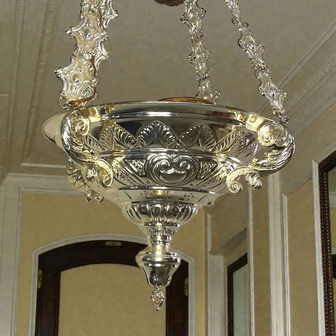 Lámpara Votiva de metal plateado colgante ornamental - Cositas Antiguas – La Guadaña, Anticuarios Online en Jerez , vender antigüedades, muebles antiguos