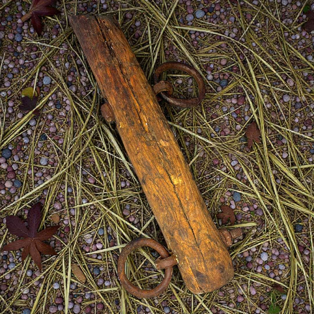 Balancín de madera con anillos de forja 57 cm - Cositas Antiguas – La Guadaña, Anticuarios Online en Jerez , vender antigüedades, muebles antiguos