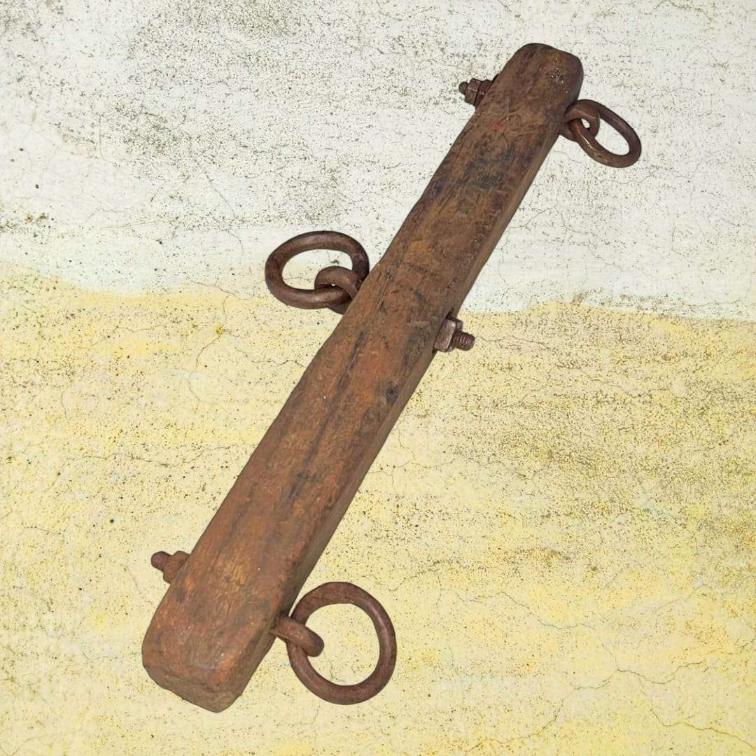 Balancín de madera con anillos de forja 57 cm | Antiguo - Cositas Antiguas – La Guadaña, Anticuarios Online en Jerez , vender antigüedades, muebles antiguos