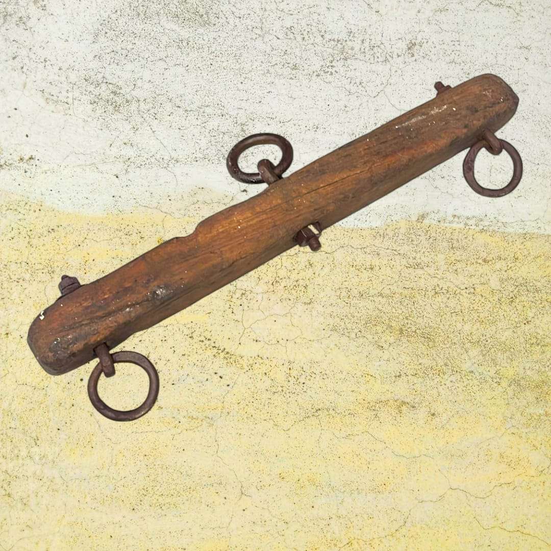 Balancín de madera con anillos de forja 57 cm | Antiguo - Cositas Antiguas – La Guadaña, Anticuarios Online en Jerez , vender antigüedades, muebles antiguos