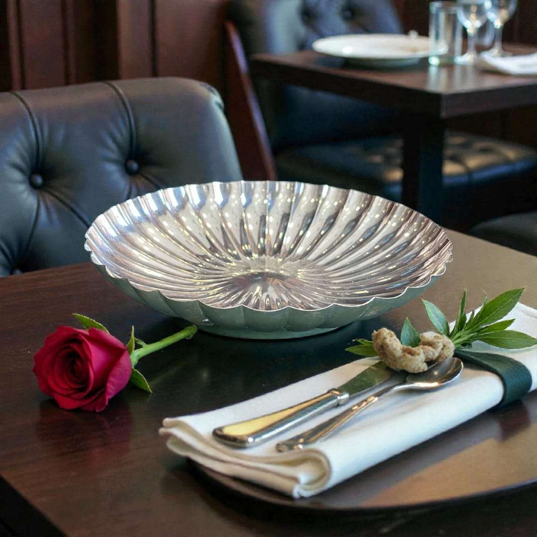 Panera de metal plateado 27 cm diseño acanalado - Cositas Antiguas – La Guadaña, Anticuarios Online en Jerez , vender antigüedades, muebles antiguos