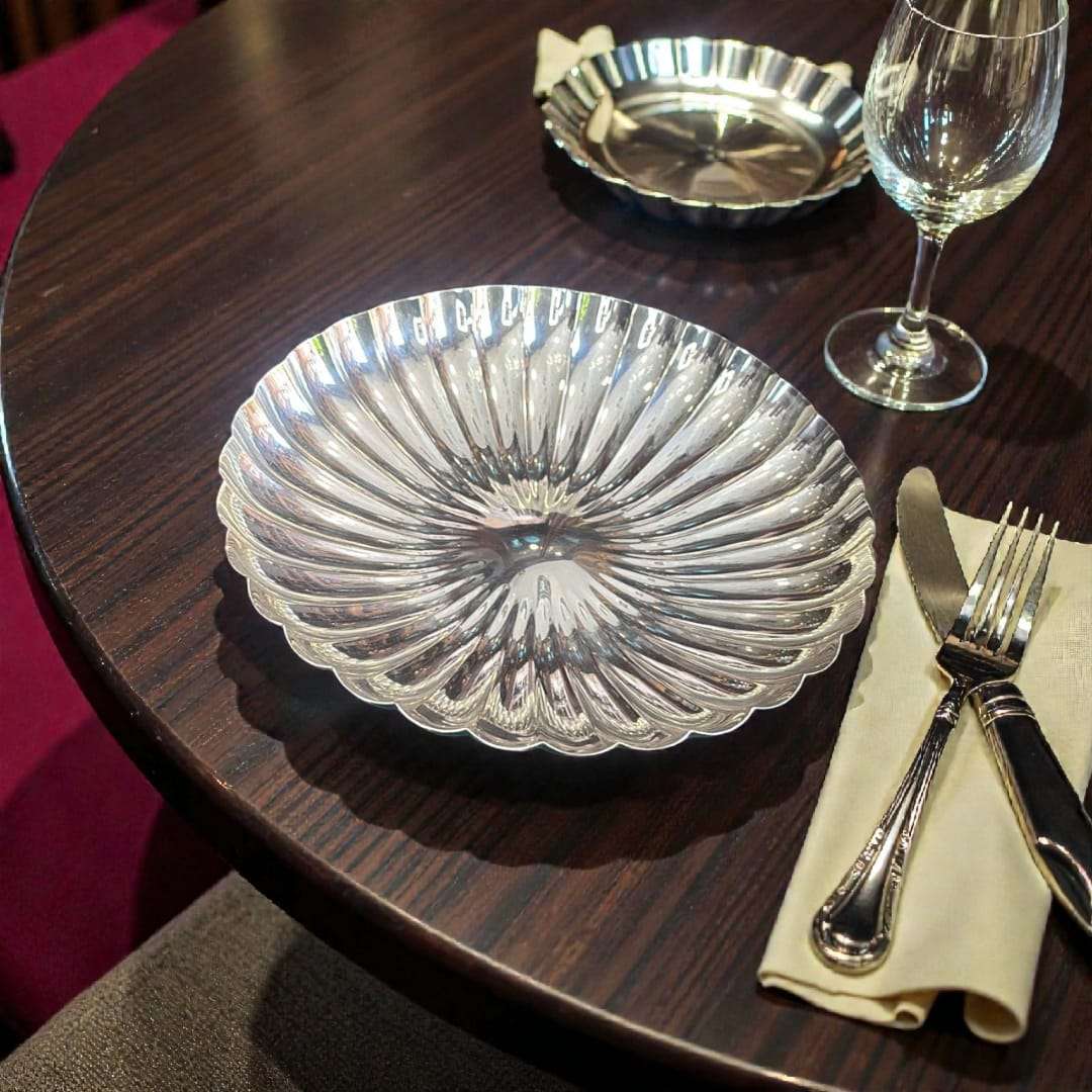 Panera de metal plateado 27 cm diseño acanalado - Cositas Antiguas – La Guadaña, Anticuarios Online en Jerez , vender antigüedades, muebles antiguos