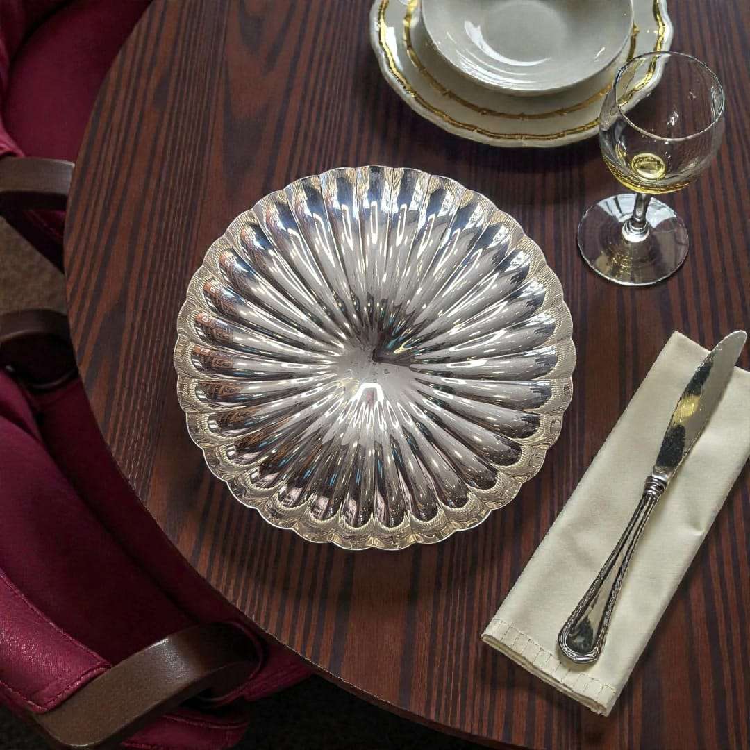 Panera de metal plateado 27 cm diseño acanalado - Cositas Antiguas – La Guadaña, Anticuarios Online en Jerez , vender antigüedades, muebles antiguos