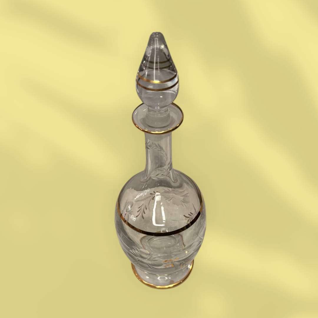Licorera de cristal con hilo dorado tallado elegante - Cositas Antiguas – La Guadaña, Anticuarios Online en Jerez , vender antigüedades, muebles antiguos