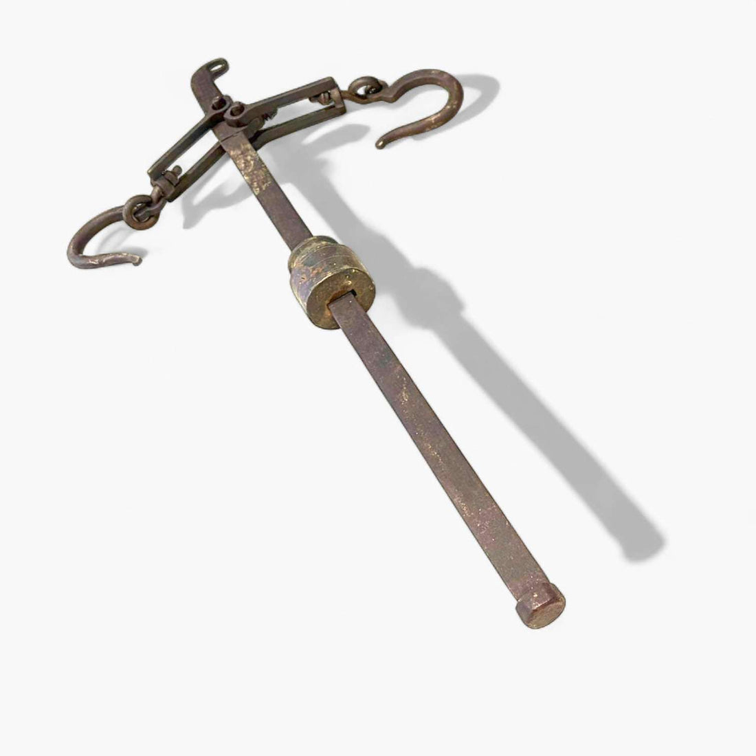 Romana decorativa de hierro para colección y decoración - Cositas Antiguas – La Guadaña, Anticuarios Online en Jerez , vender antigüedades, muebles antiguos