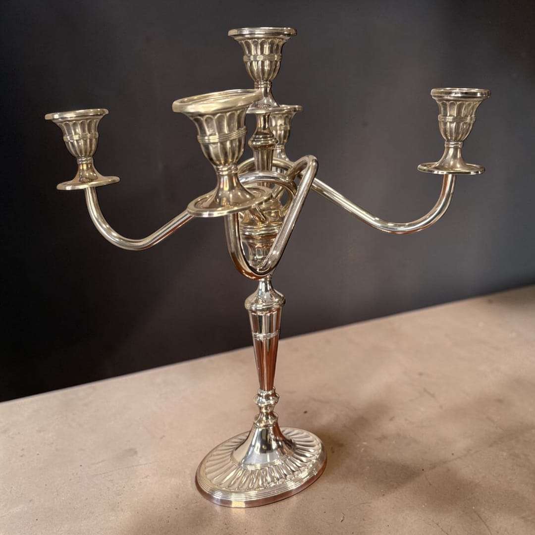 Candelabros de metal plateado de cinco luces - Cositas Antiguas – La Guadaña, Anticuarios Online en Jerez , vender antigüedades, muebles antiguos