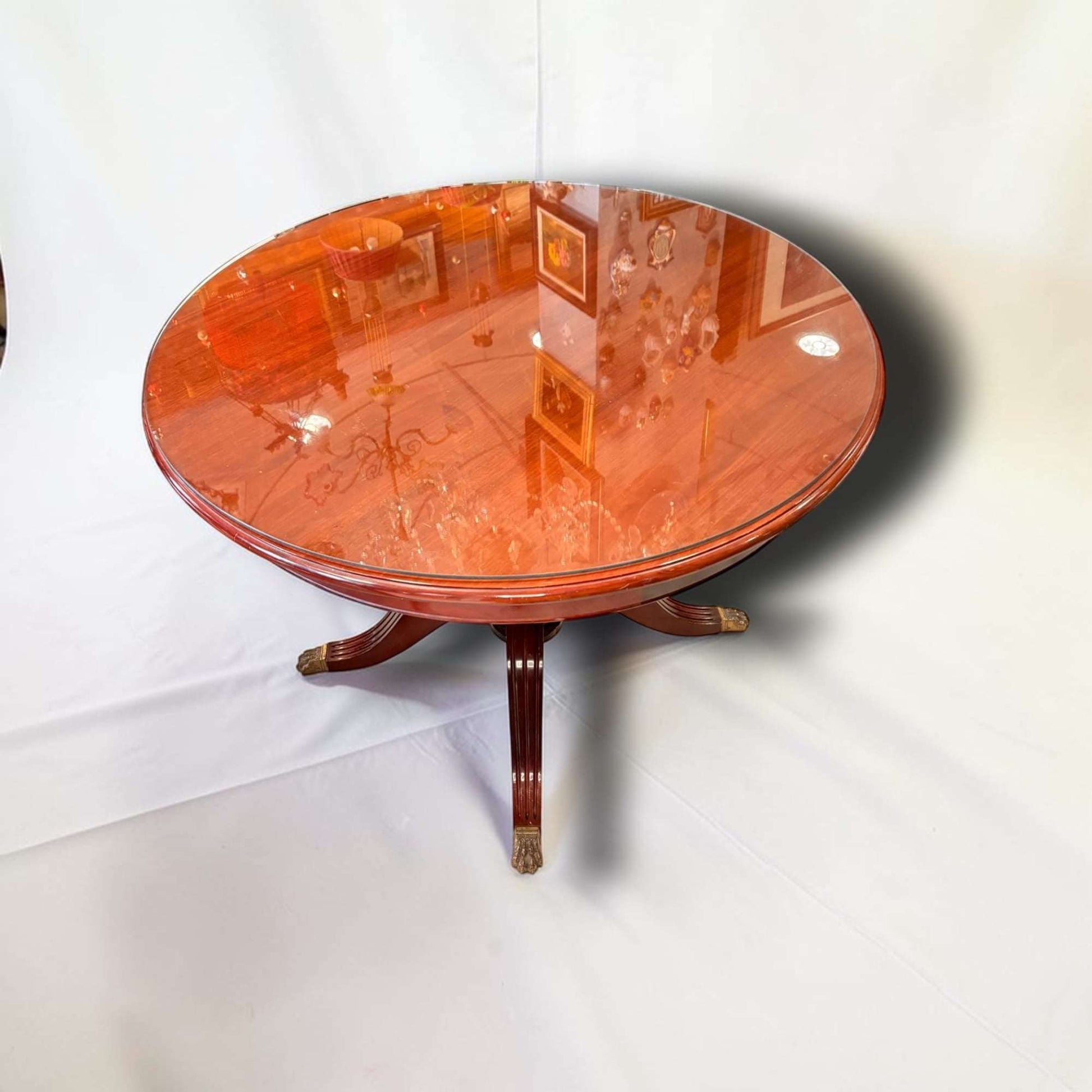 Mesa redonda de caoba con tapa de cristal | Antigua - Cositas Antiguas – La Guadaña, Anticuarios Online en Jerez , vender antigüedades, muebles antiguos