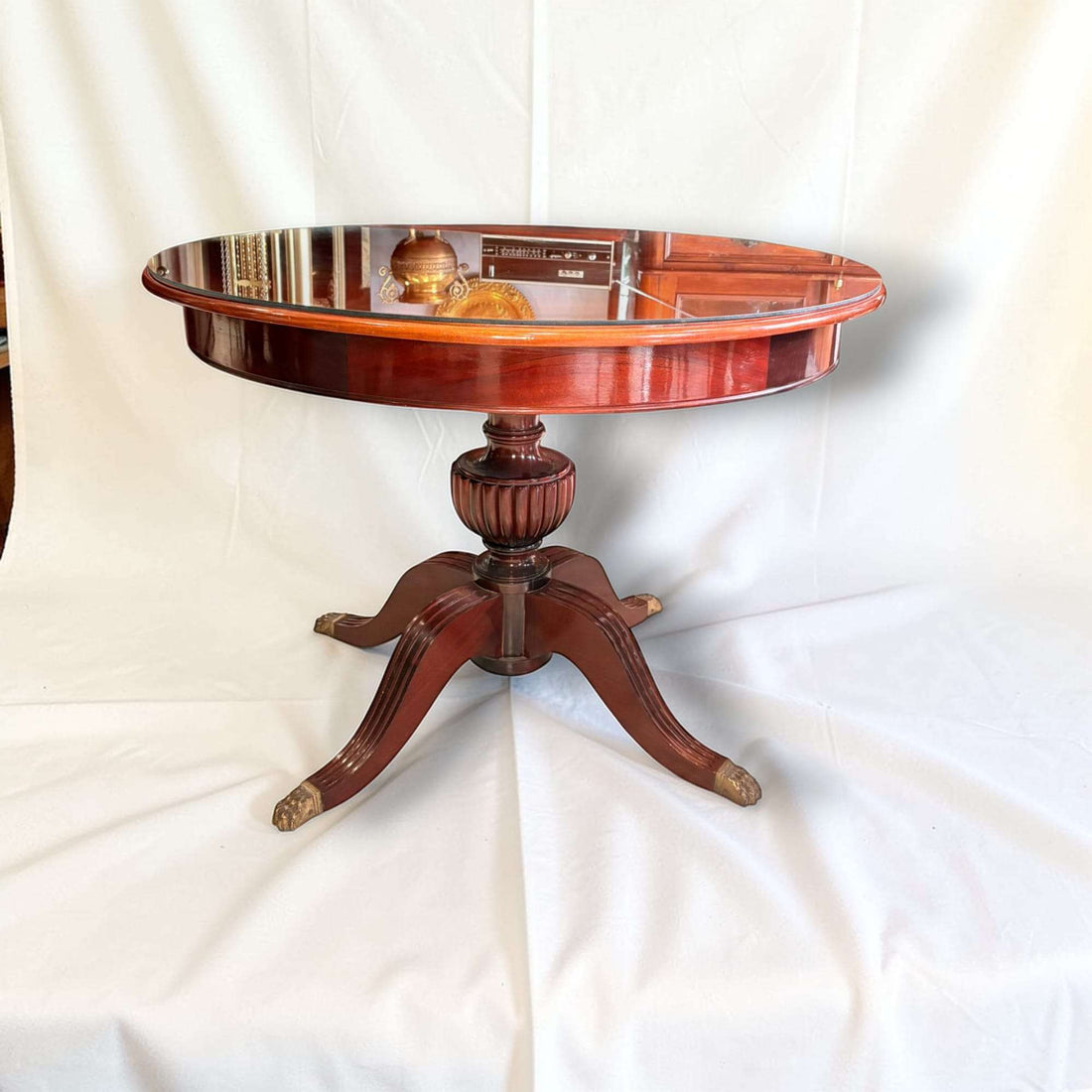 Mesa redonda de caoba con tapa de cristal | Antigua - Cositas Antiguas – La Guadaña, Anticuarios Online en Jerez , vender antigüedades, muebles antiguos