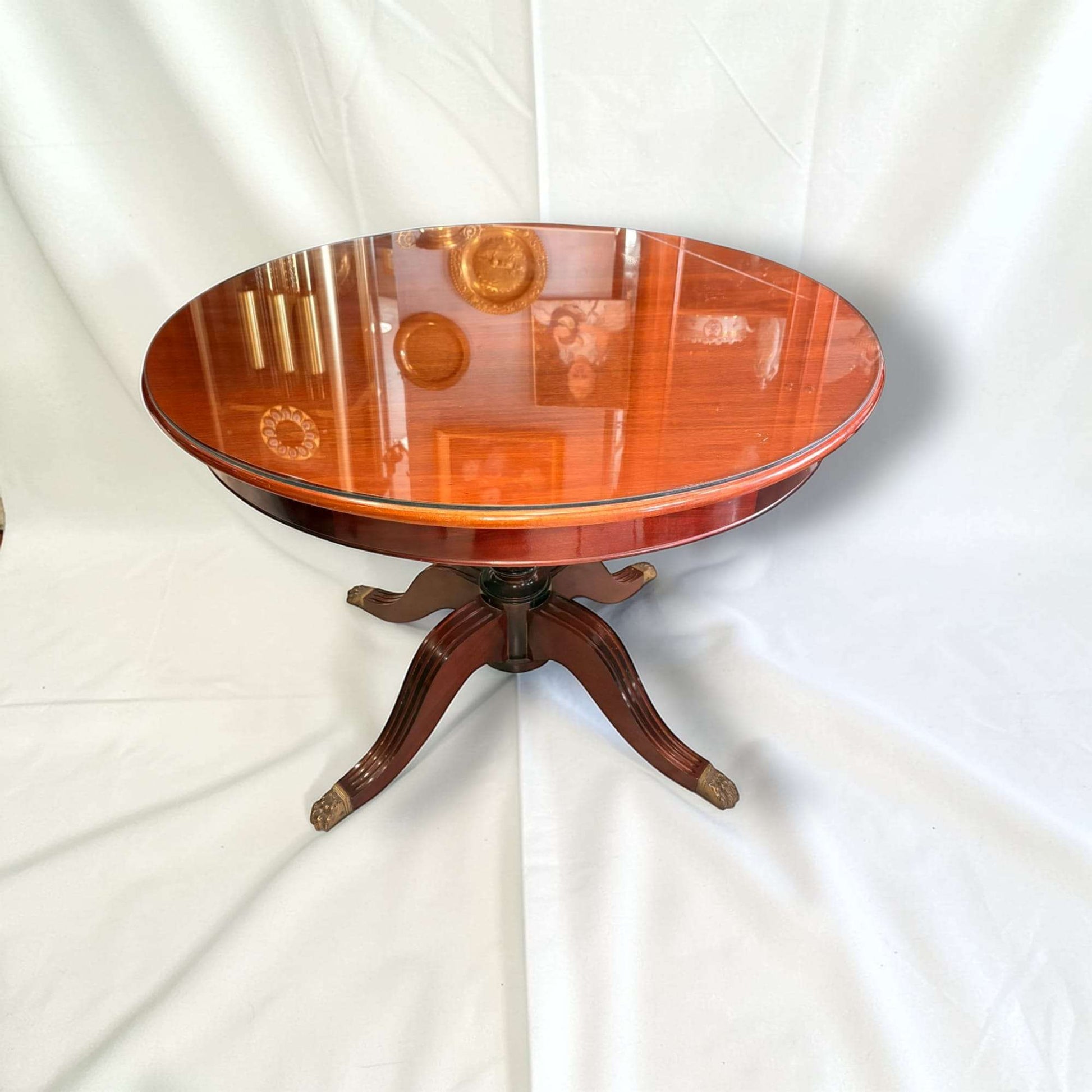 Mesa redonda de caoba con tapa de cristal | Antigua - Cositas Antiguas – La Guadaña, Anticuarios Online en Jerez , vender antigüedades, muebles antiguos