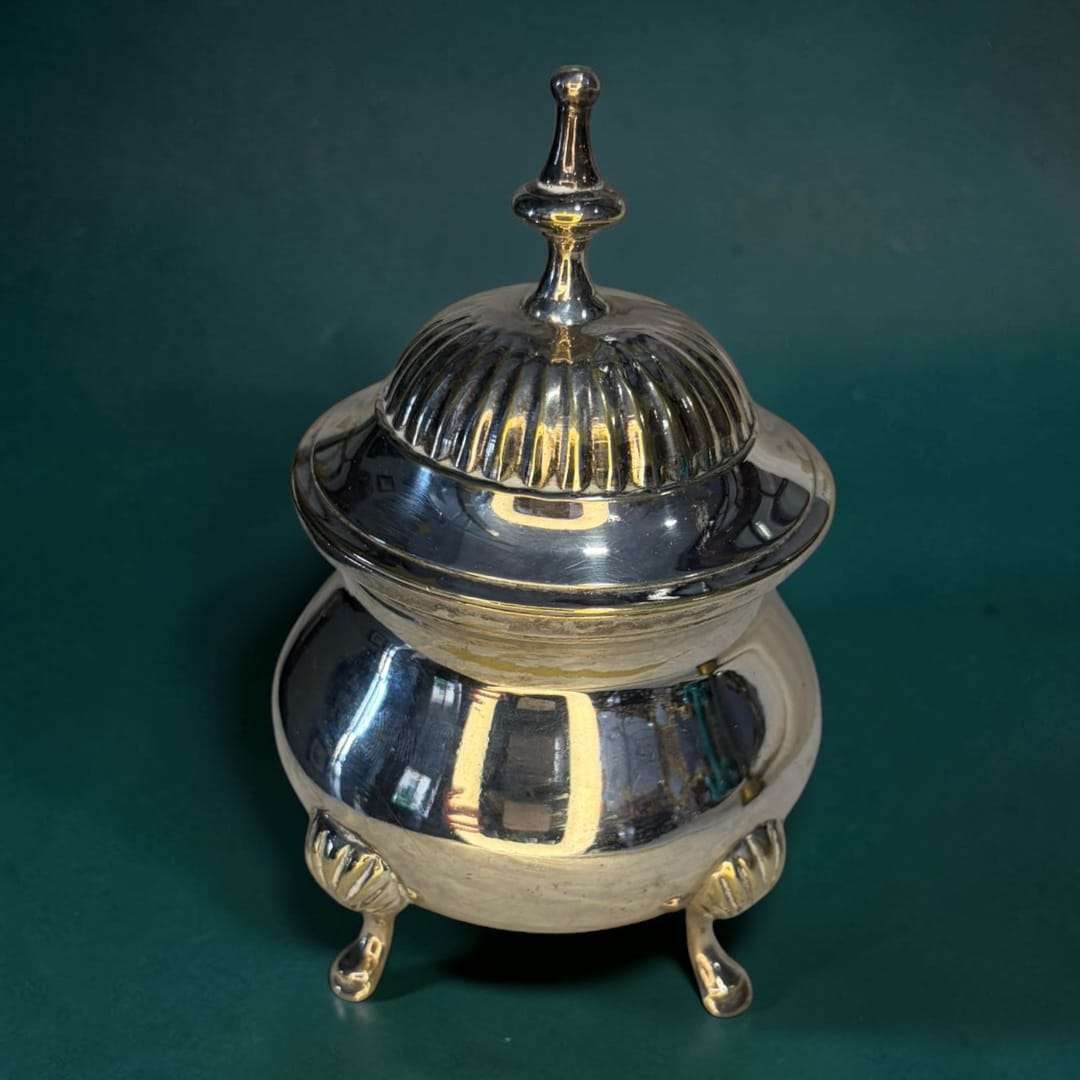 Azucarero de metal plateado con tapa y patas - Cositas Antiguas – La Guadaña, Anticuarios Online en Jerez , vender antigüedades, muebles antiguos