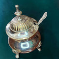 Azucarero de metal plateado con tapa y patas - Cositas Antiguas – La Guadaña, Anticuarios Online en Jerez , vender antigüedades, muebles antiguos