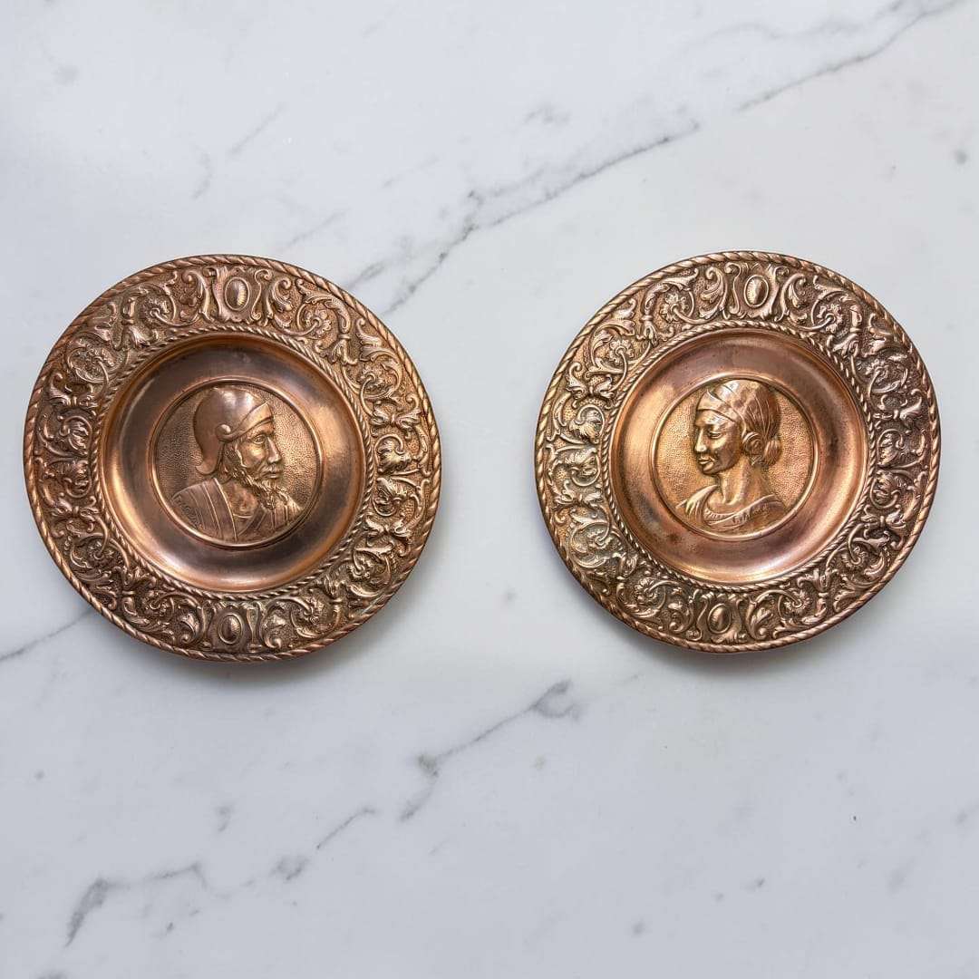 Pareja de platos decorativos de cobre | Clasico estilo Griego - Cositas Antiguas – La Guadaña, Anticuarios Online en Jerez , vender antigüedades, muebles antiguos
