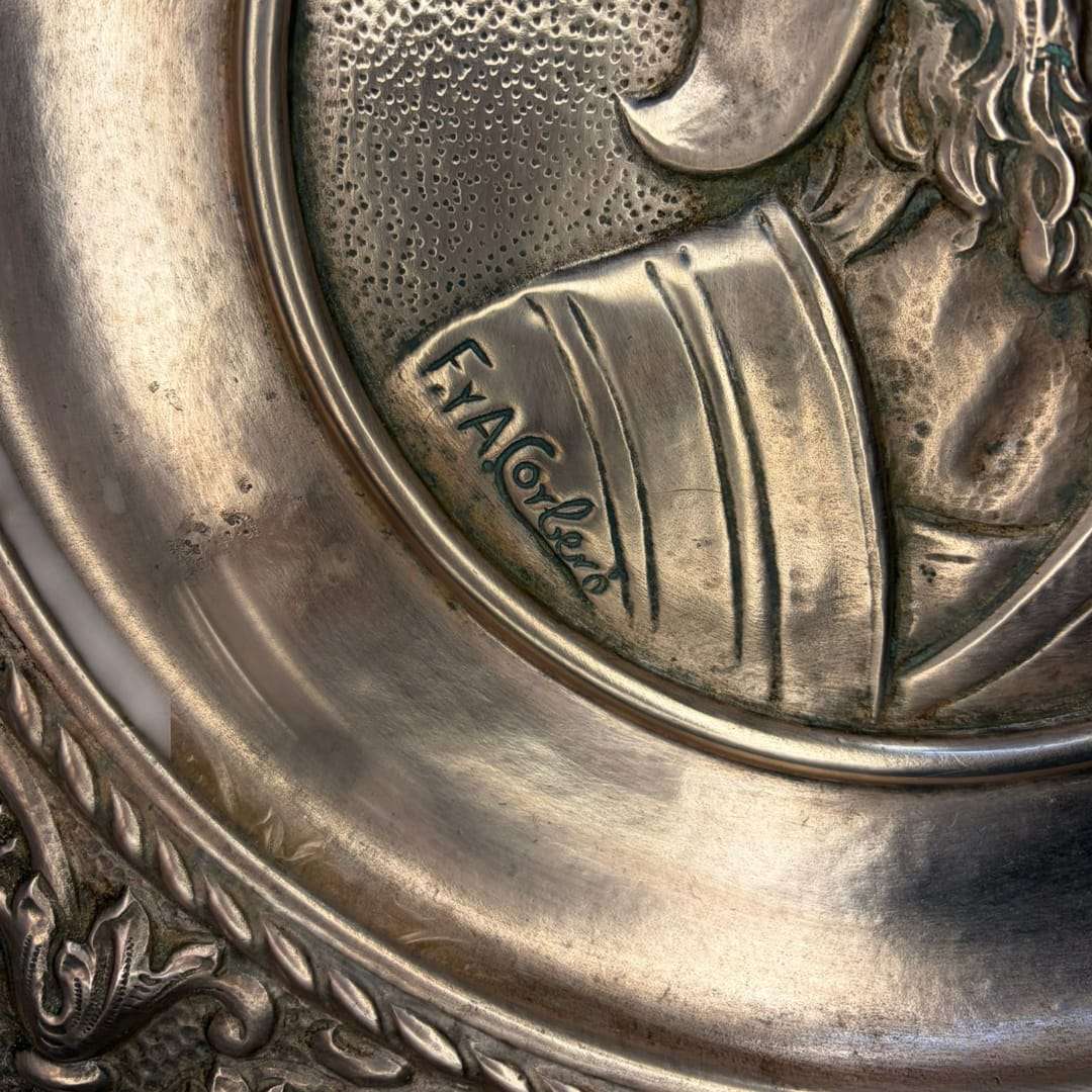 Pareja de platos decorativos de cobre | Clasico estilo Griego - Cositas Antiguas – La Guadaña, Anticuarios Online en Jerez , vender antigüedades, muebles antiguos