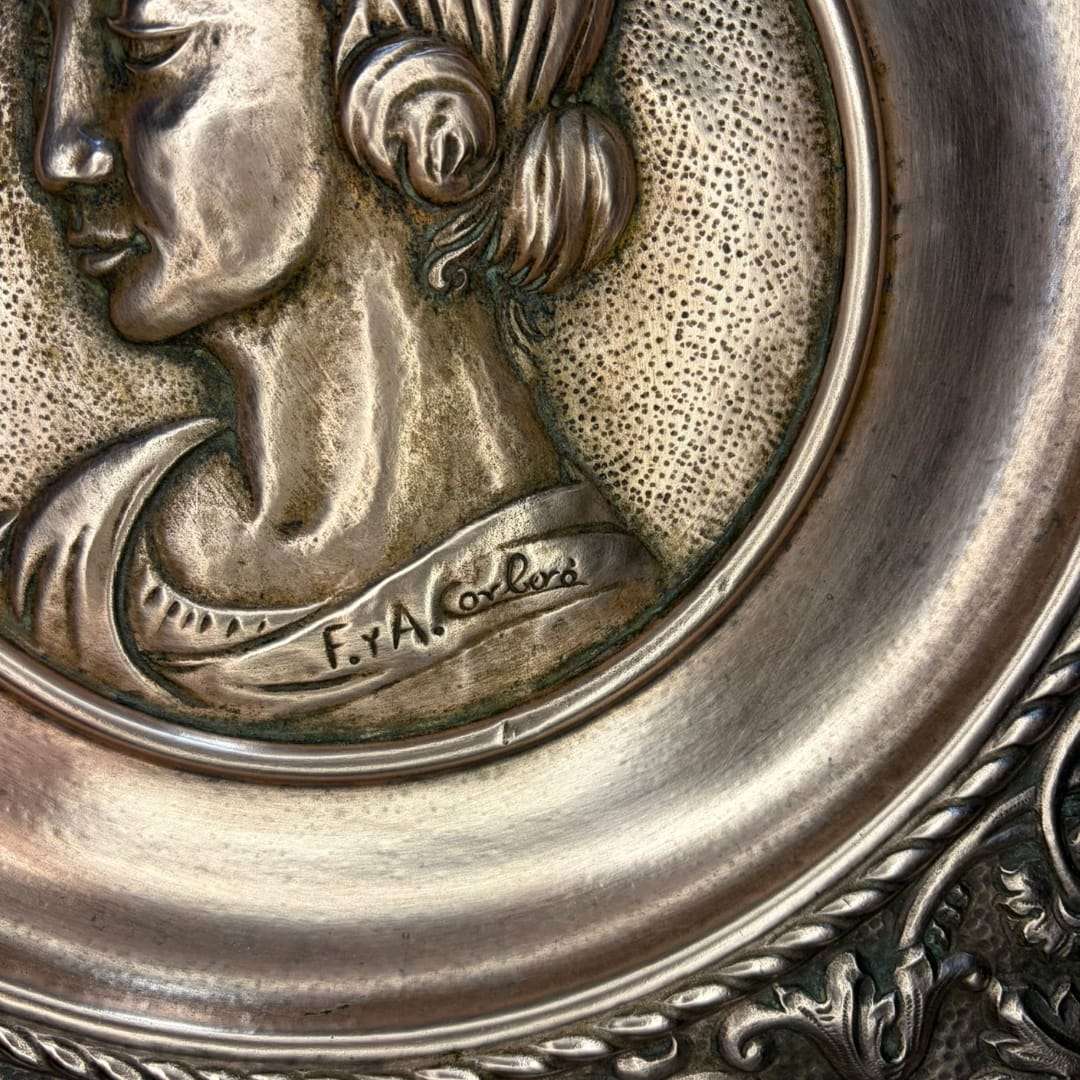 Pareja de platos decorativos de cobre | Clasico estilo Griego - Cositas Antiguas – La Guadaña, Anticuarios Online en Jerez , vender antigüedades, muebles antiguos