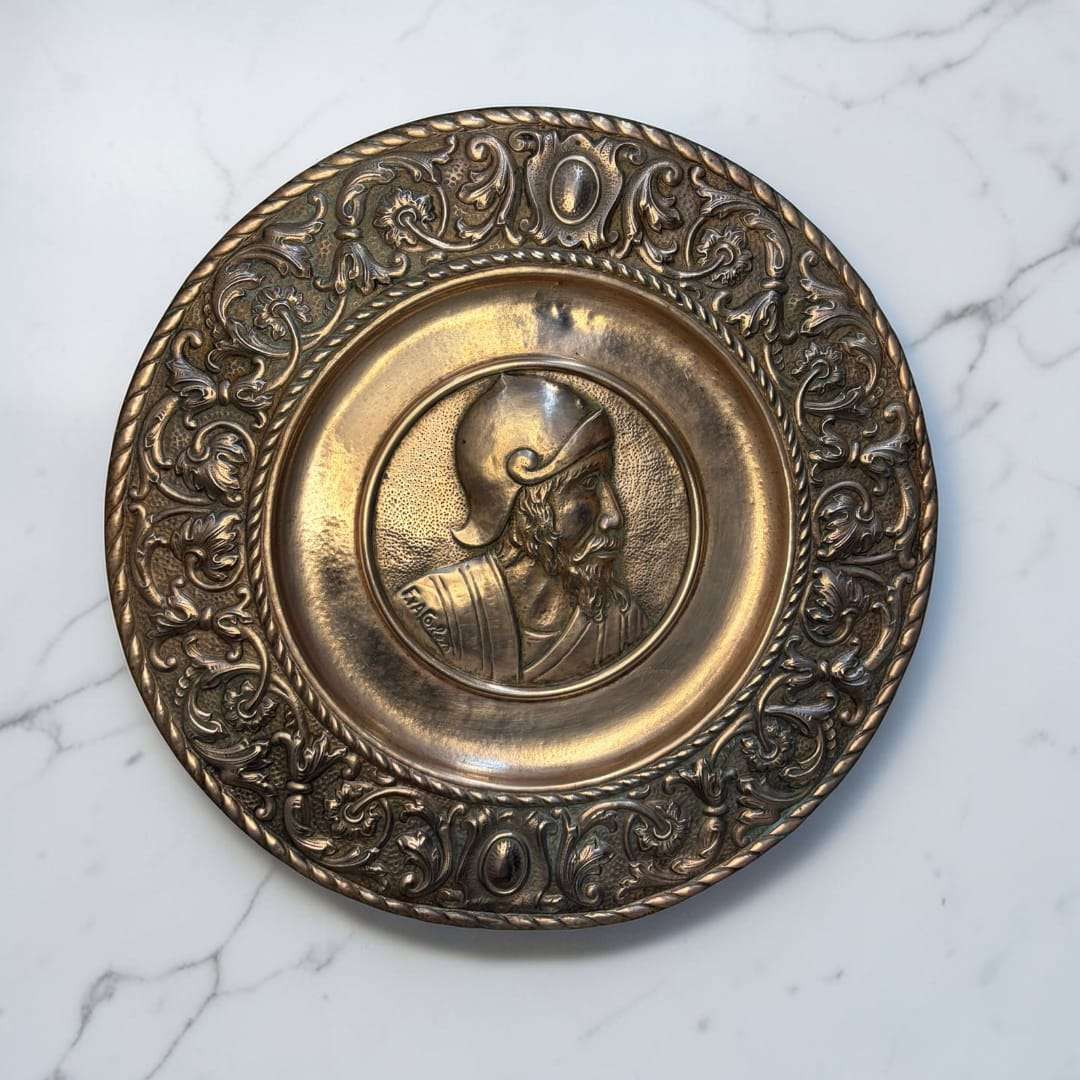 Pareja de platos decorativos de cobre | Clasico estilo Griego - Cositas Antiguas – La Guadaña, Anticuarios Online en Jerez , vender antigüedades, muebles antiguos