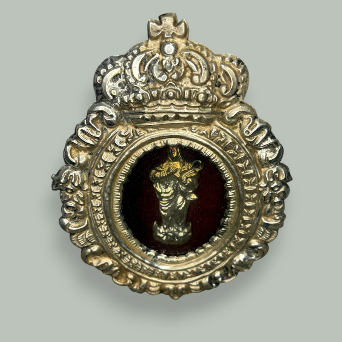 Relicario de metal plateado con imagen de la Virgen - Cositas Antiguas – La Guadaña, Anticuarios Online en Jerez , vender antigüedades, muebles antiguos