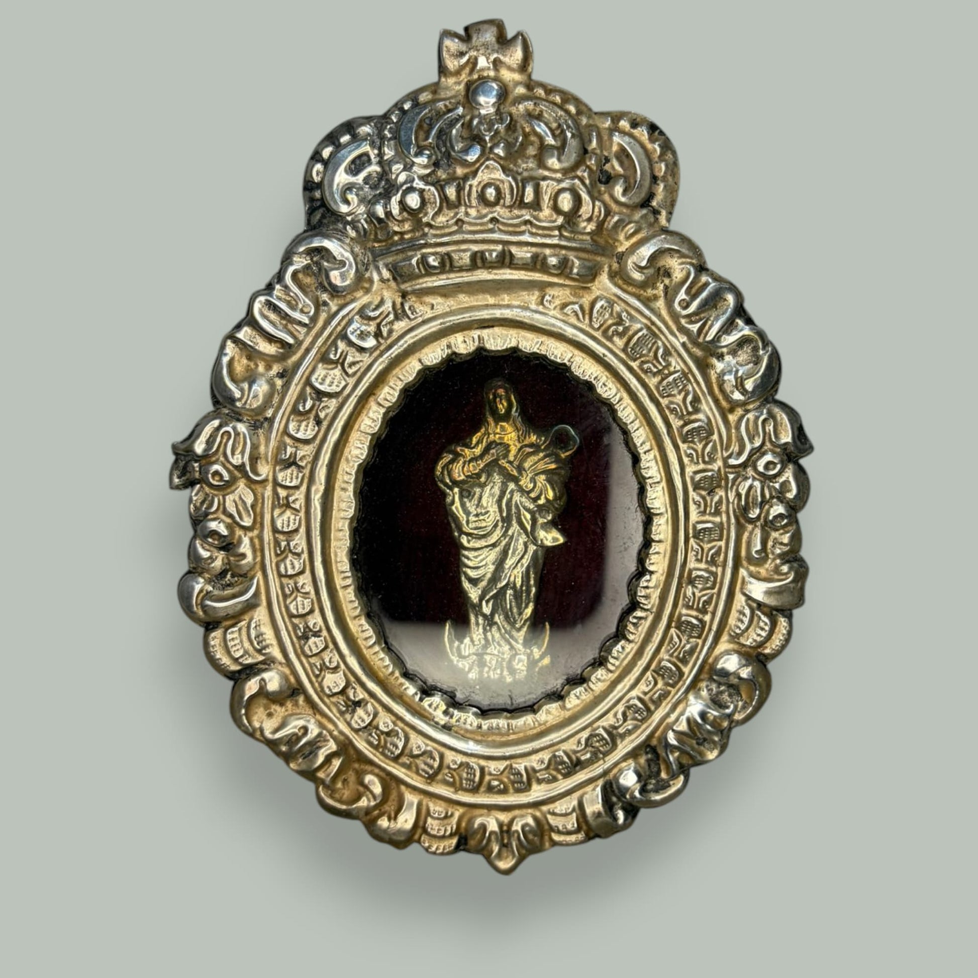 Relicario de metal plateado con imagen de la Virgen - Cositas Antiguas – La Guadaña, Anticuarios Online en Jerez , vender antigüedades, muebles antiguos