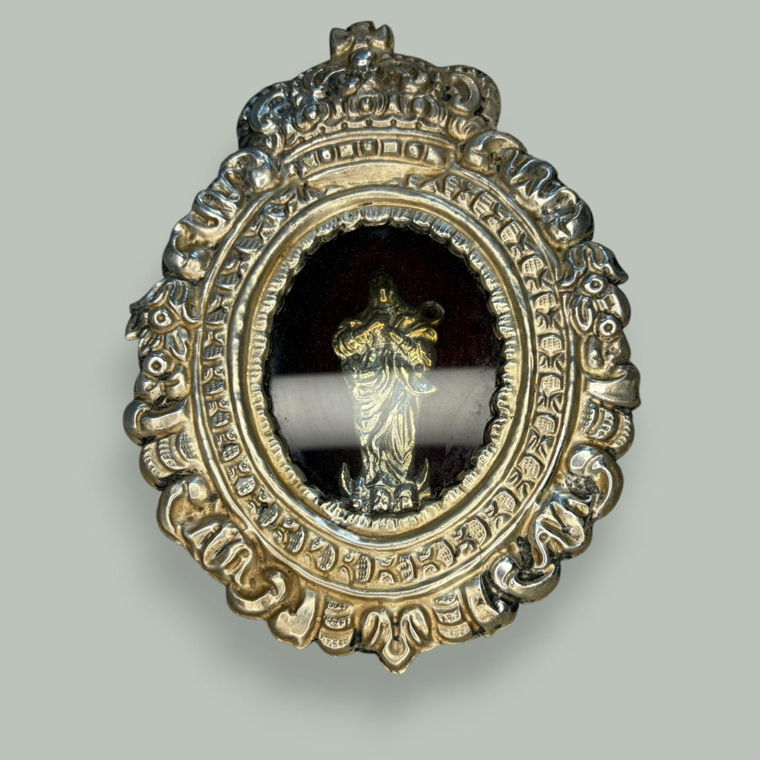 Relicario de metal plateado con imagen de la Virgen - Cositas Antiguas – La Guadaña, Anticuarios Online en Jerez , vender antigüedades, muebles antiguos