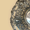 Plato de metal plateado con bordes ornamentales - Cositas Antiguas – La Guadaña, Anticuarios Online en Jerez , vender antigüedades, muebles antiguos