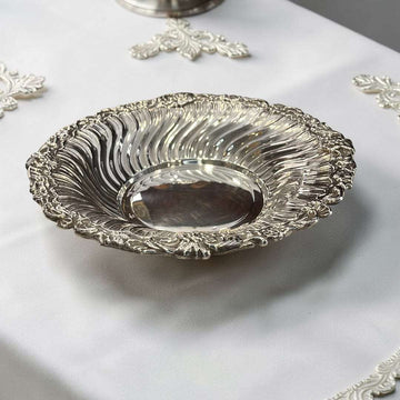 Plato hondo de metal plateado con relieve - Cositas Antiguas – La Guadaña, Anticuarios Online en Jerez , vender antigüedades, muebles antiguos