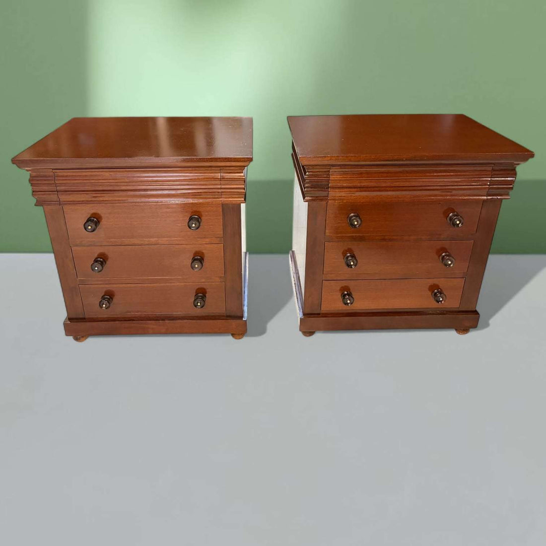 Mesitas de noche de caoba con cajón secreto - Cositas Antiguas – La Guadaña, Anticuarios Online en Jerez , vender antigüedades, muebles antiguos