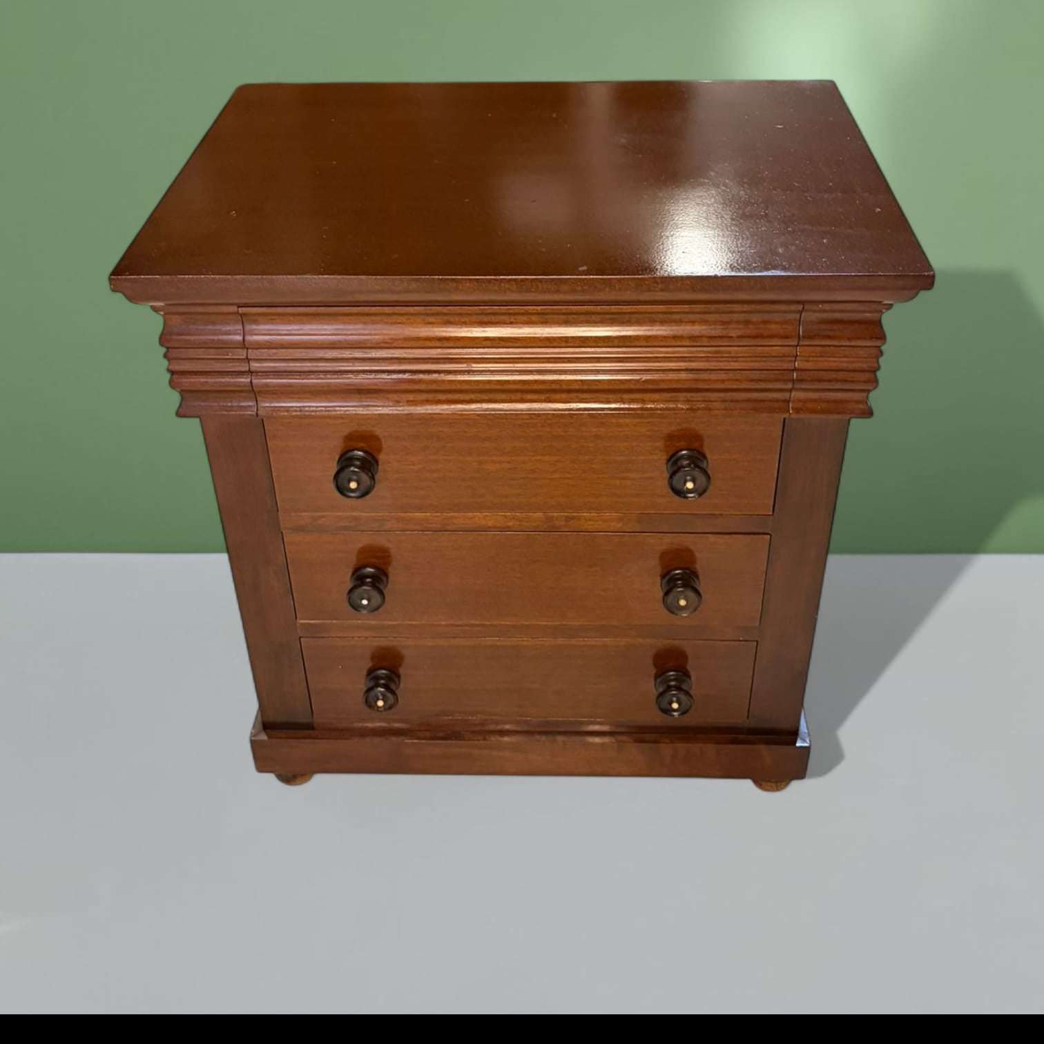 Mesitas de noche de caoba con cajón secreto - Cositas Antiguas – La Guadaña, Anticuarios Online en Jerez , vender antigüedades, muebles antiguos