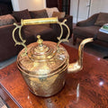 Tetera antigua de metal repujado y asa de latón - Cositas Antiguas – La Guadaña, Anticuarios Online en Jerez , vender antigüedades, muebles antiguos