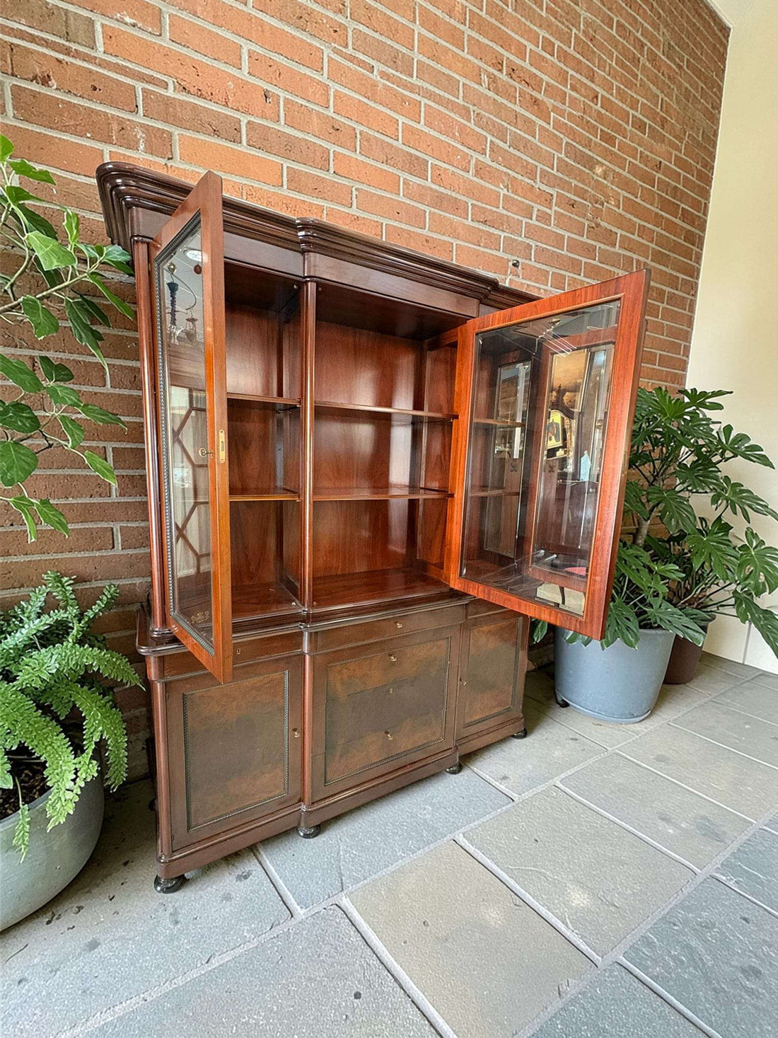Vitrina antigua de caoba con cristal | Mueble único elegante - Cositas Antiguas – La Guadaña, Anticuarios Online en Jerez , vender antigüedades, muebles antiguos