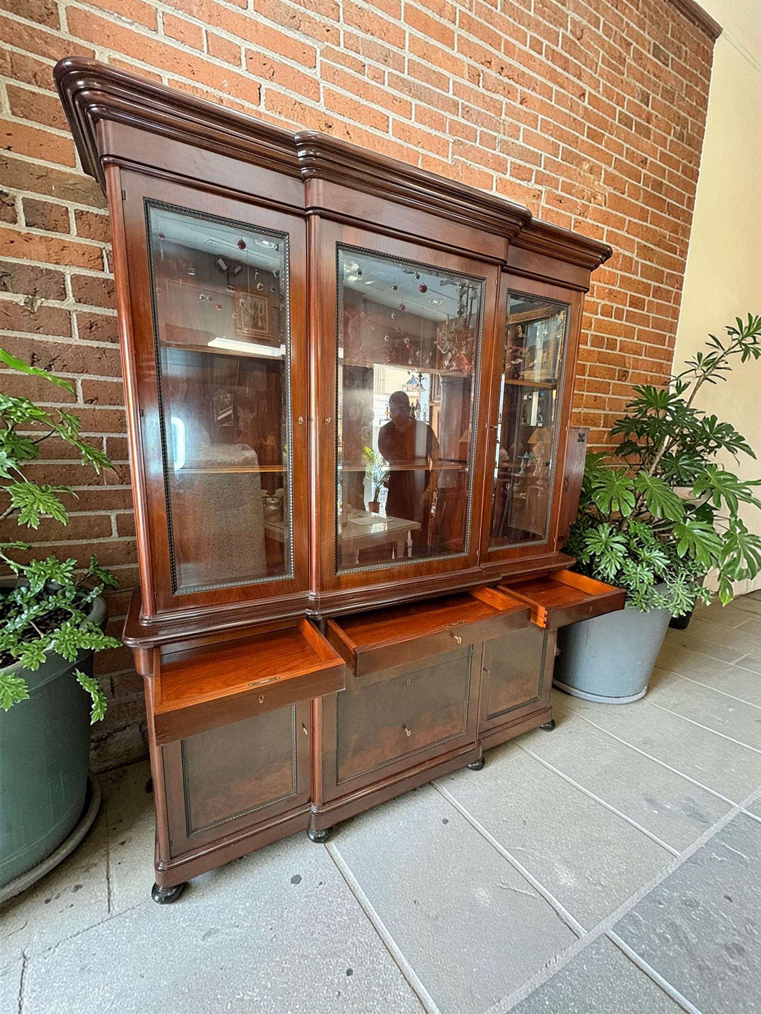 Vitrina antigua de caoba con cristal | Mueble único elegante - Cositas Antiguas – La Guadaña, Anticuarios Online en Jerez , vender antigüedades, muebles antiguos