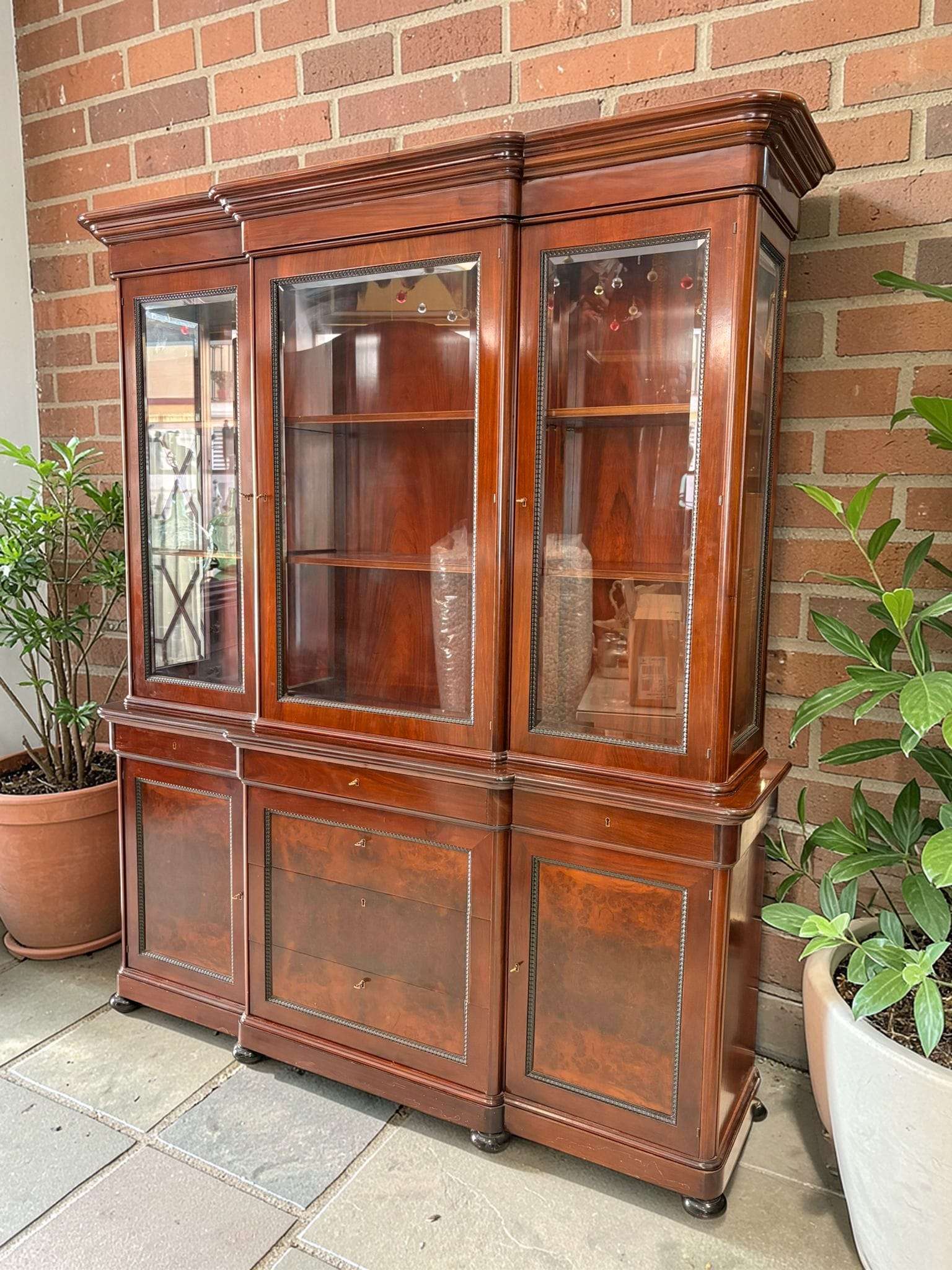 Vitrina antigua de caoba con cristal | Mueble único elegante - Cositas Antiguas – La Guadaña, Anticuarios Online en Jerez , vender antigüedades, muebles antiguos