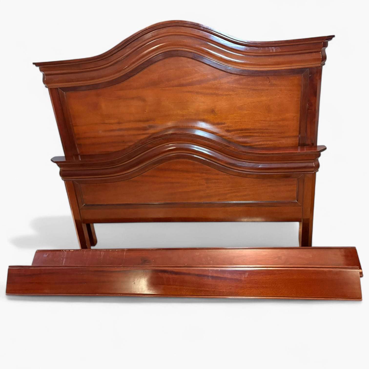 Cama antigua de caoba con diseño ondulado y gran estilo - Cositas Antiguas – La Guadaña, Anticuarios Online en Jerez , vender antigüedades, muebles antiguos