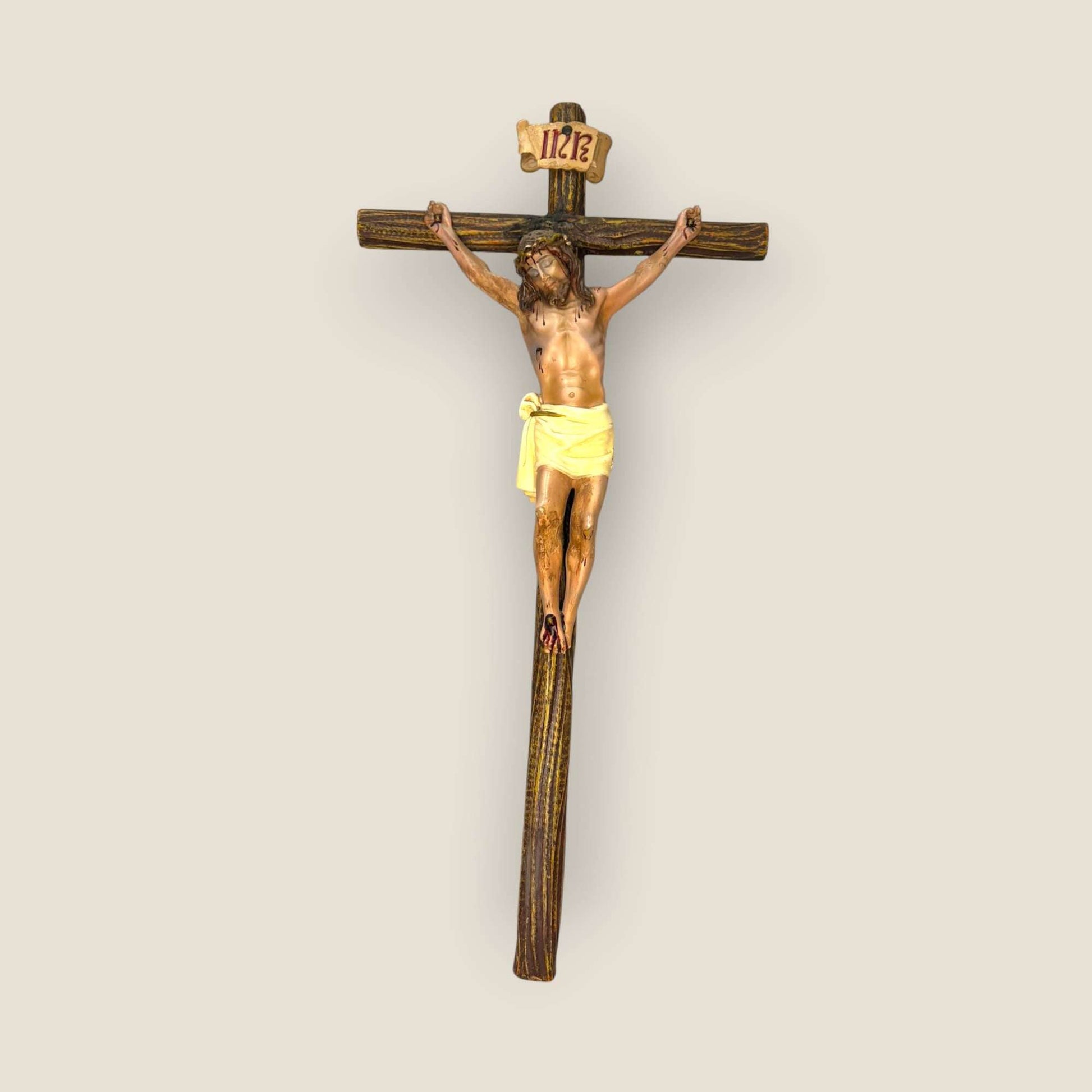 Crucificado Olot de pared con Cristo en cruz - Cositas Antiguas – La Guadaña, Anticuarios Online en Jerez , vender antigüedades, muebles antiguos