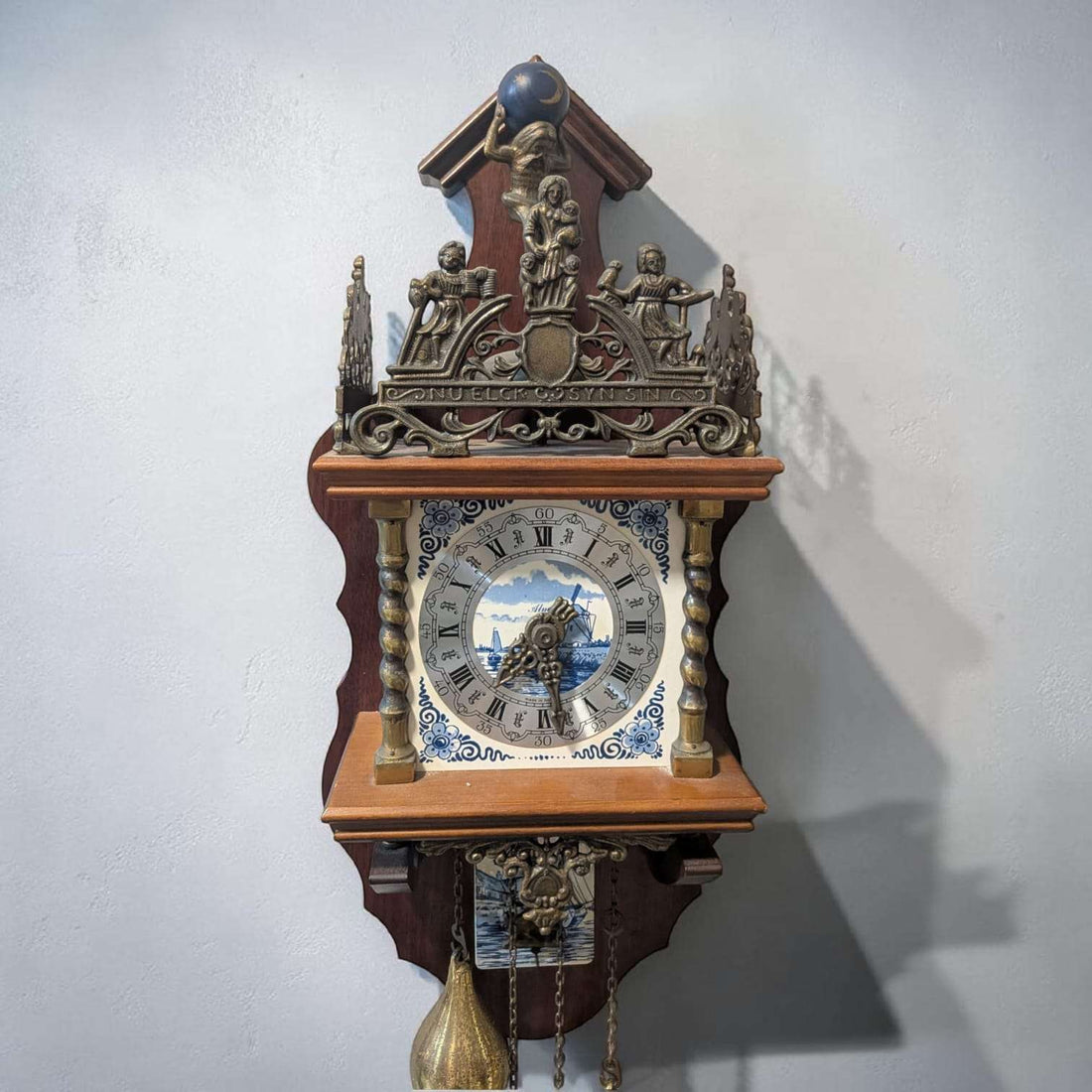 Reloj antiguo de madera y metal decorativo de pared - Cositas Antiguas – La Guadaña, Anticuarios Online en Jerez , vender antigüedades, muebles antiguos