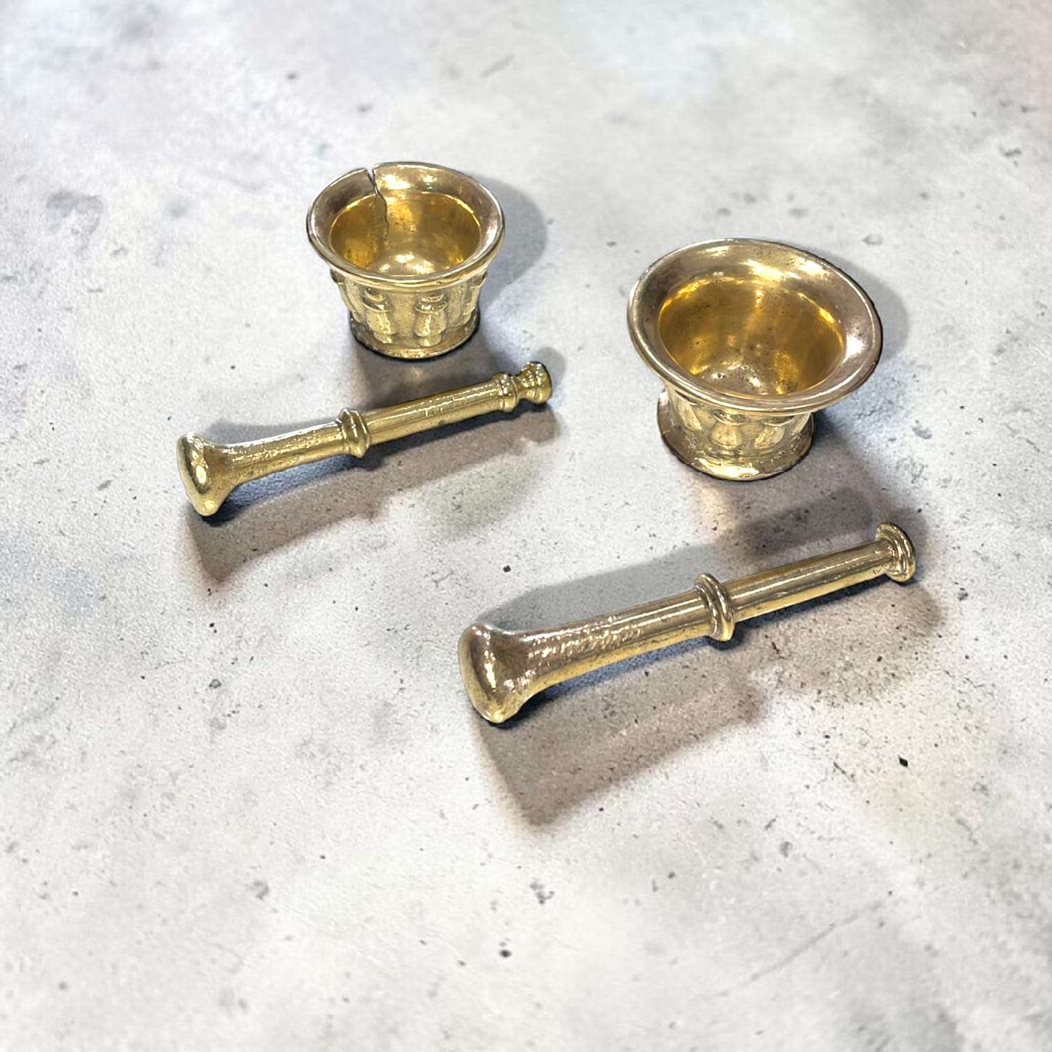Morteros antiguos de bronce de costilla y colección - Cositas Antiguas – La Guadaña, Anticuarios Online en Jerez , vender antigüedades, muebles antiguos