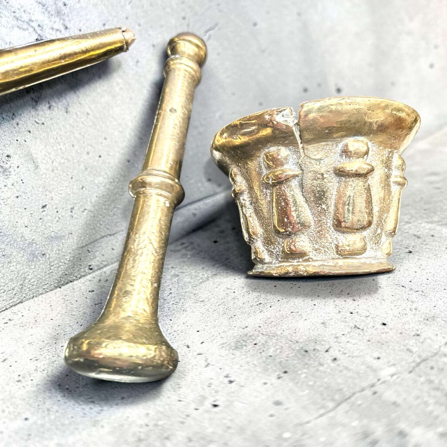 Morteros antiguos de bronce de costilla y colección - Cositas Antiguas – La Guadaña, Anticuarios Online en Jerez , vender antigüedades, muebles antiguos