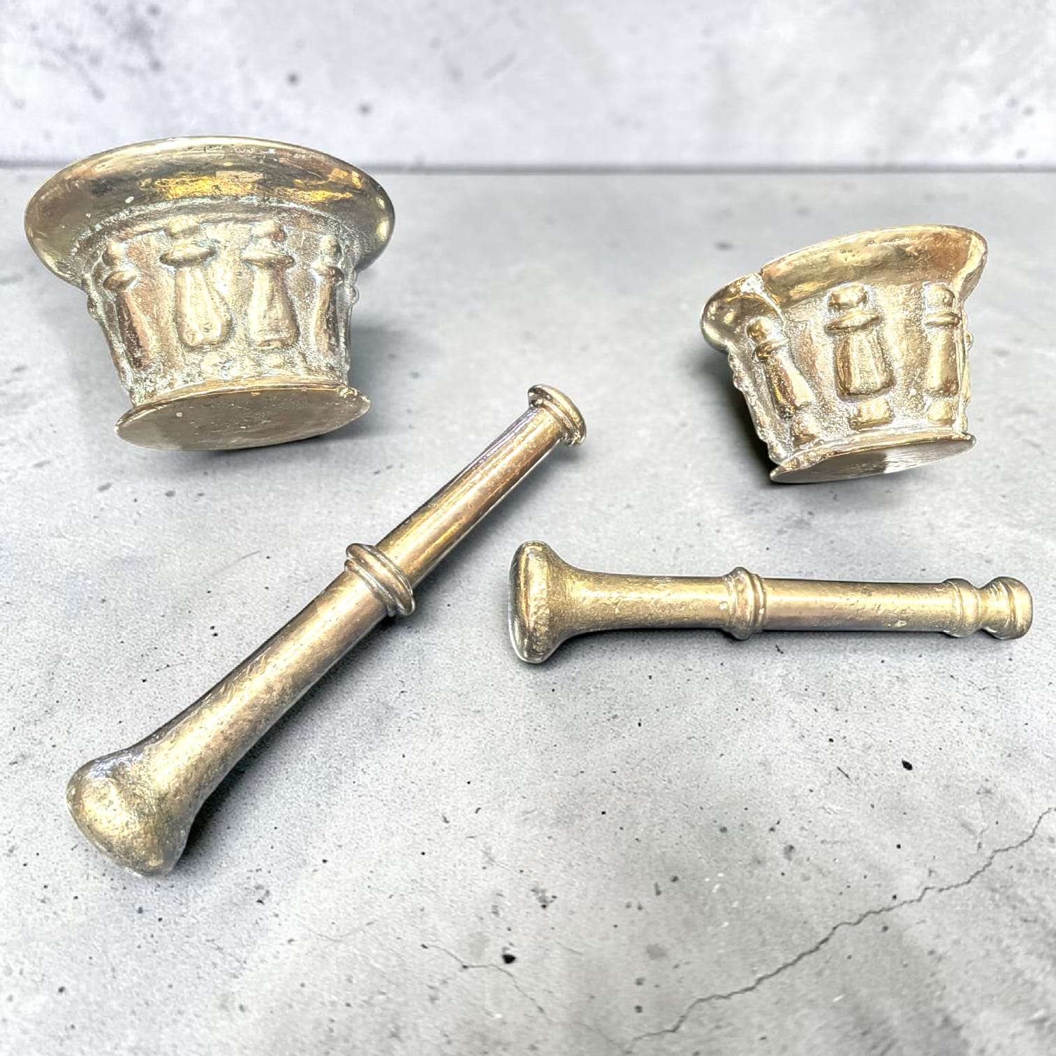 Morteros antiguos de bronce de costilla y colección - Cositas Antiguas – La Guadaña, Anticuarios Online en Jerez , vender antigüedades, muebles antiguos